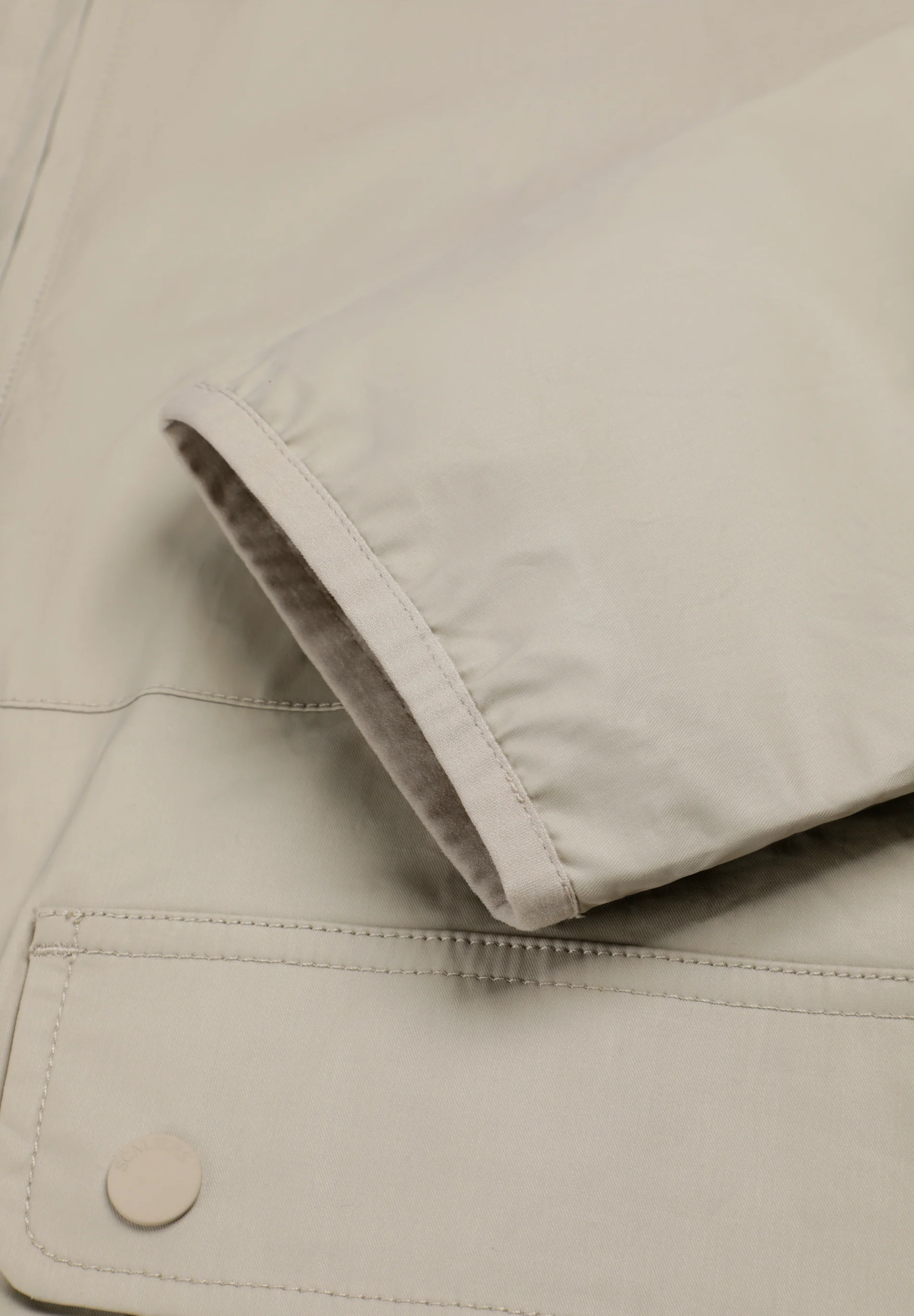 CHAQUETA CON CAPUCHA MESH - Image 9
