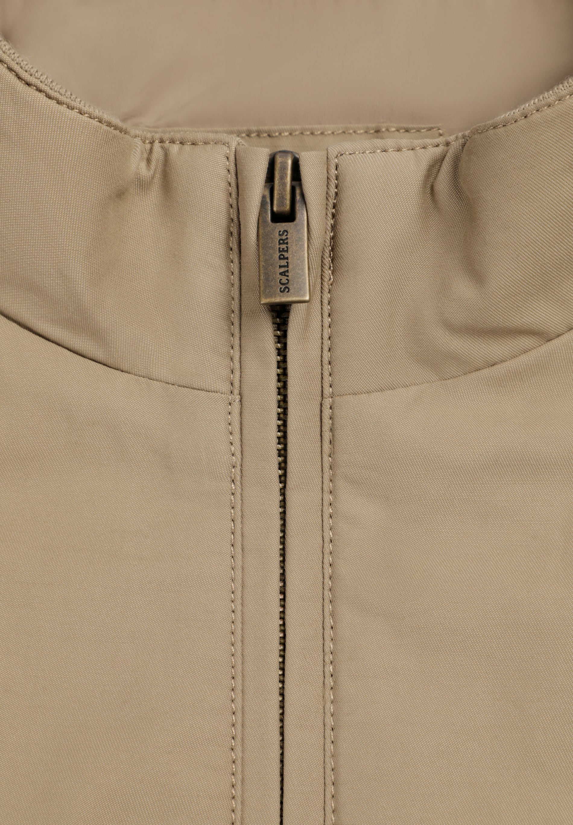 CHAQUETA BOMBER CUELLO ALTO - Image 8