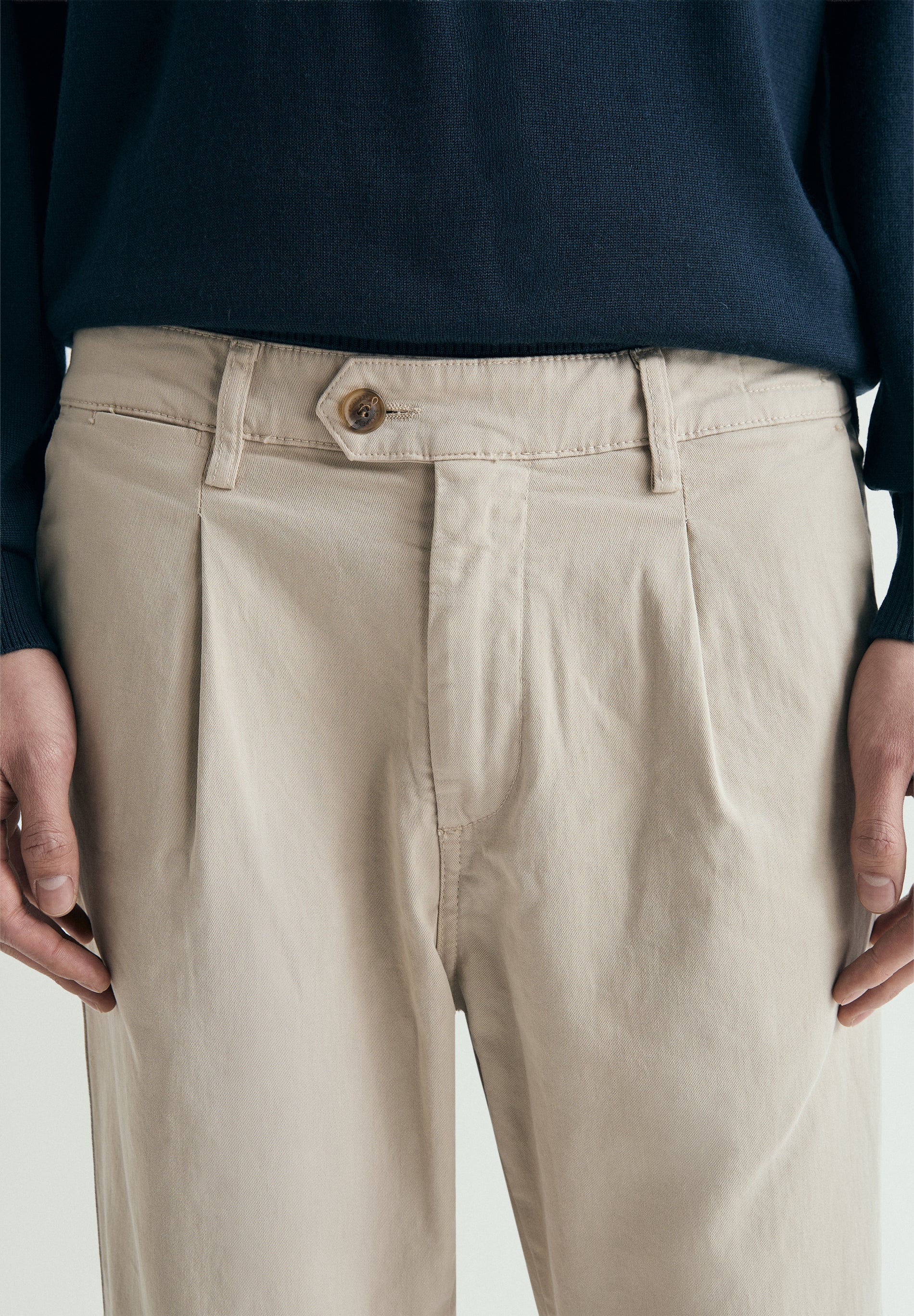 PANTALÓN CHINO PINZAS - Image 3