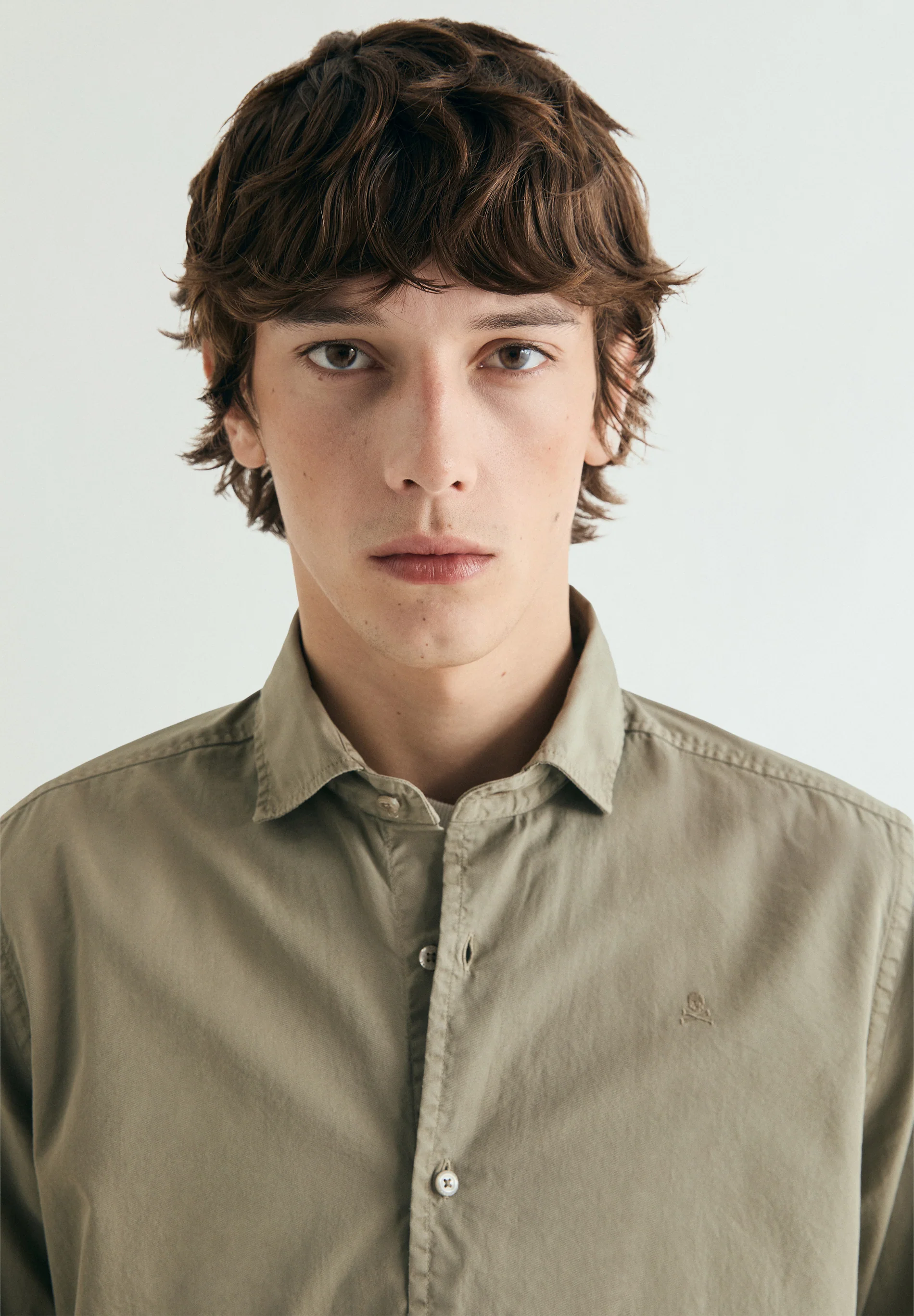 CAMISA REGULAR FIT BORDADA - Image 3
