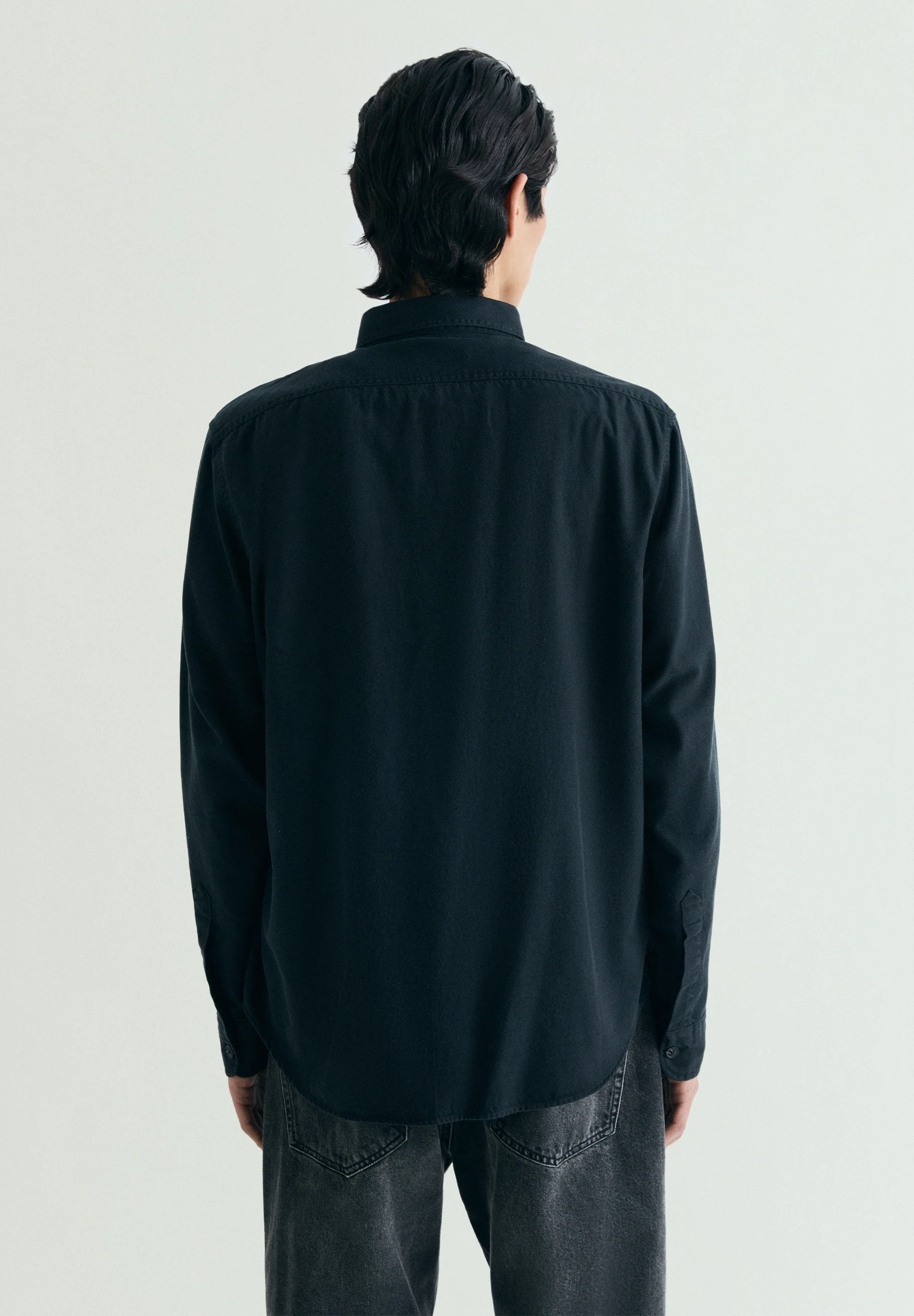 SOBRECAMISA LISA BOLSILLOS - Image 4
