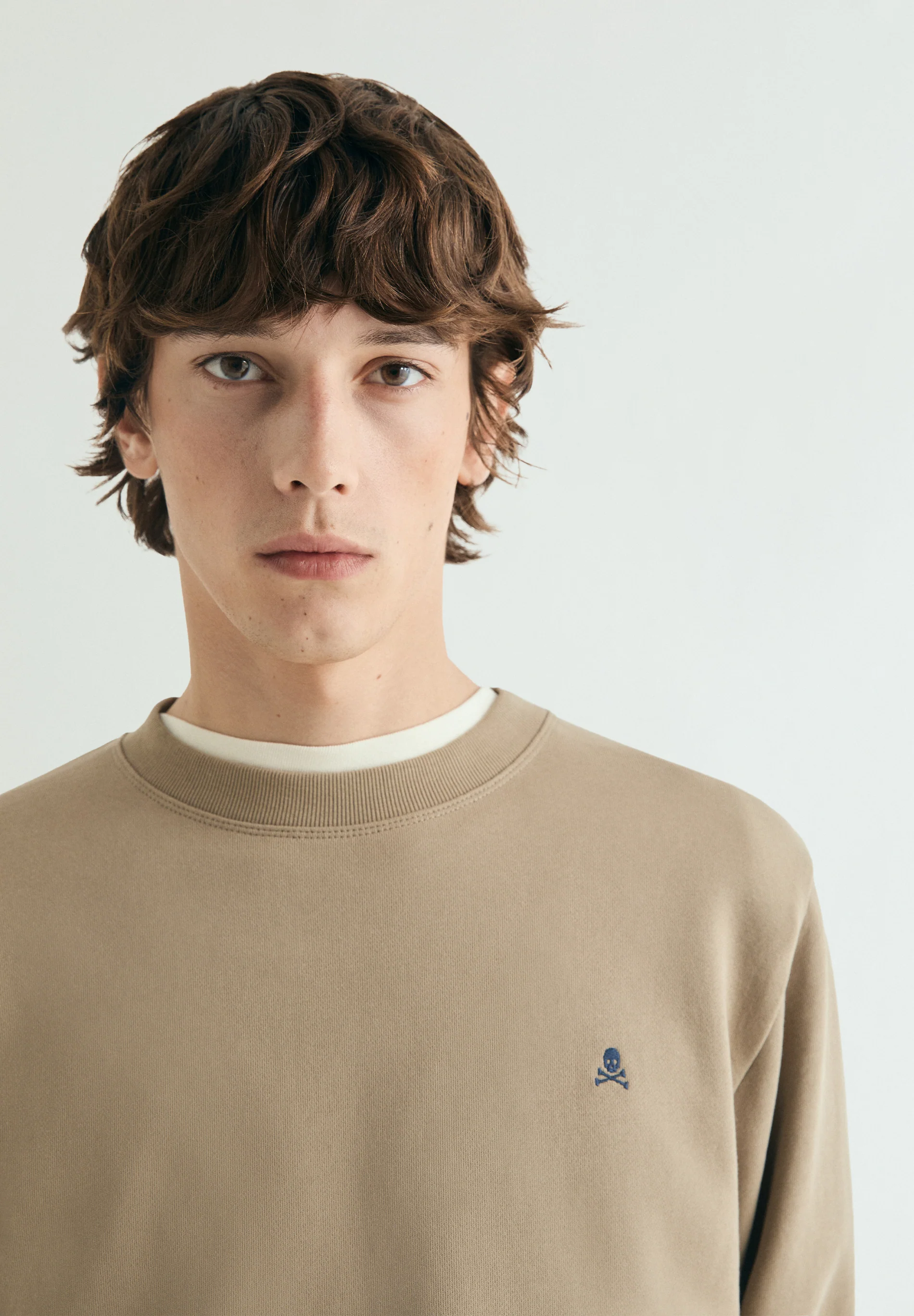 SUDADERA BORDADA CONTRASTE