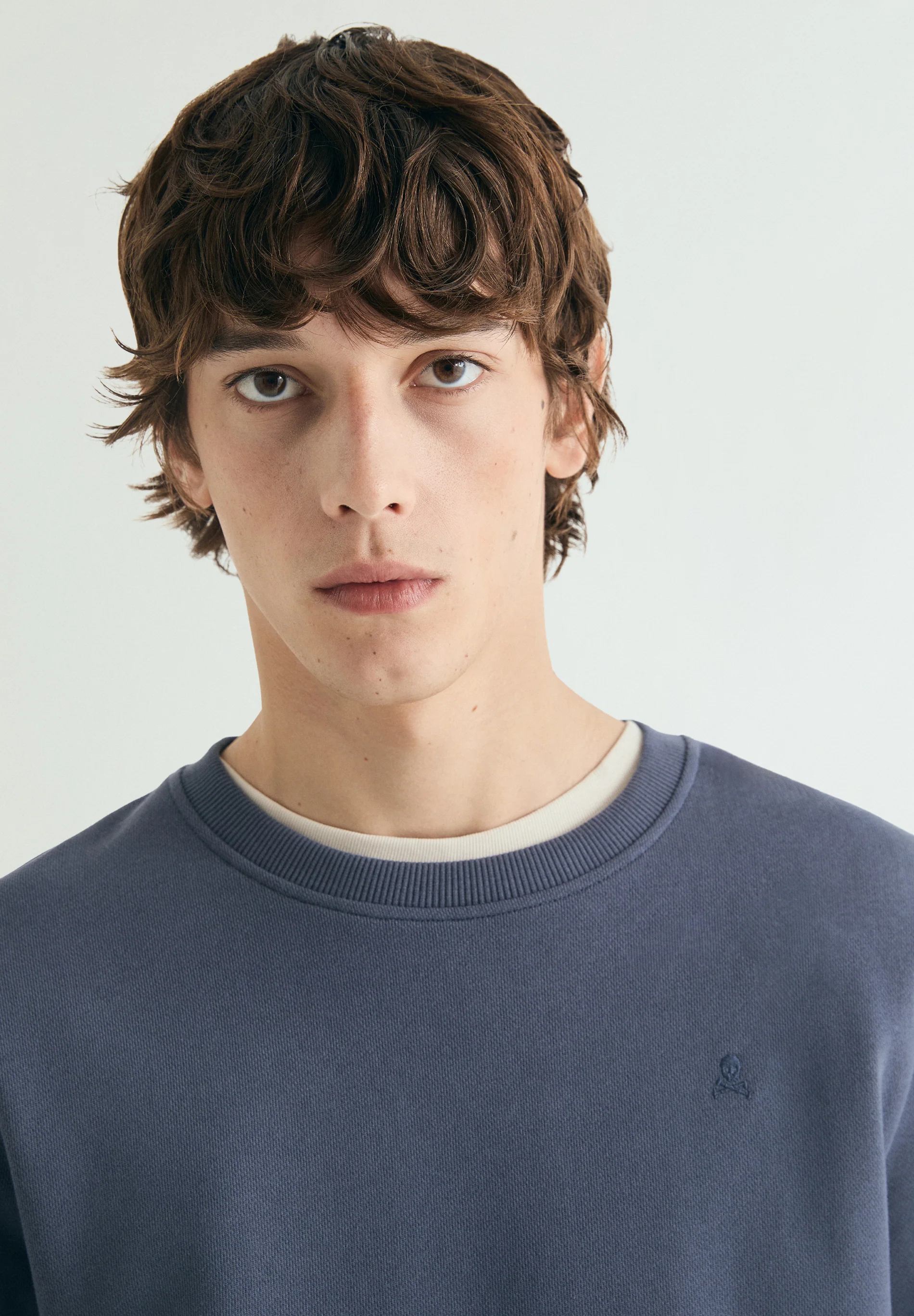 SUDADERA BORDADA WASHED - Image 3