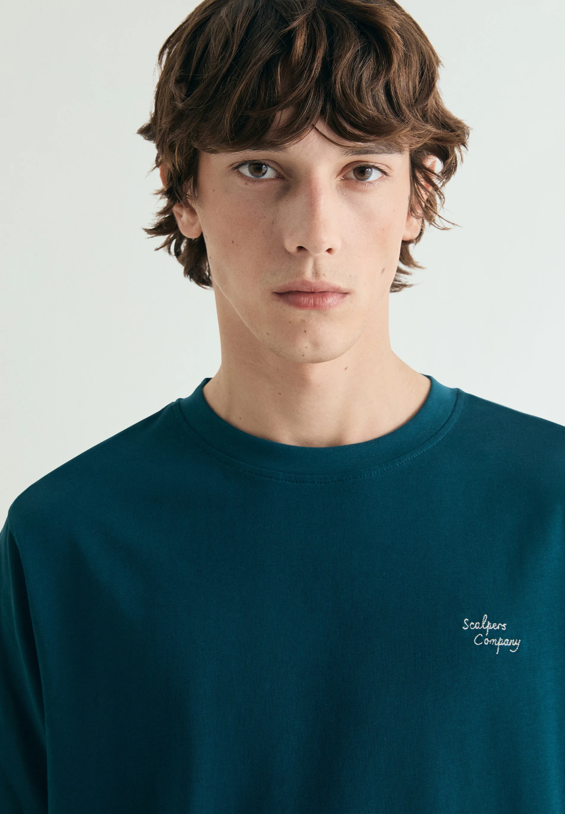CAMISETA BORDADA MEDIUM WEIGHT
