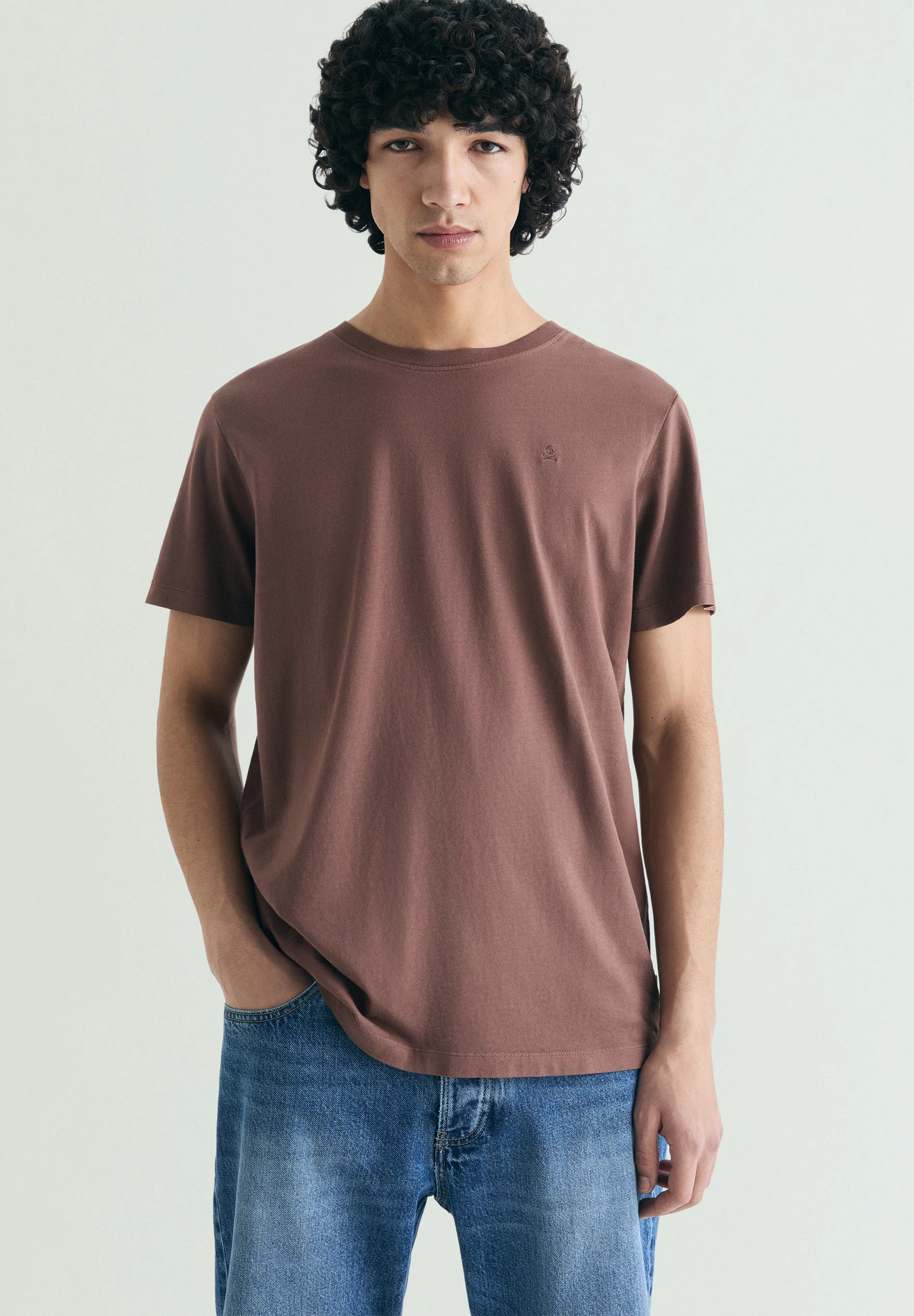 CAMISETA BORDADA REGULAR FIT
