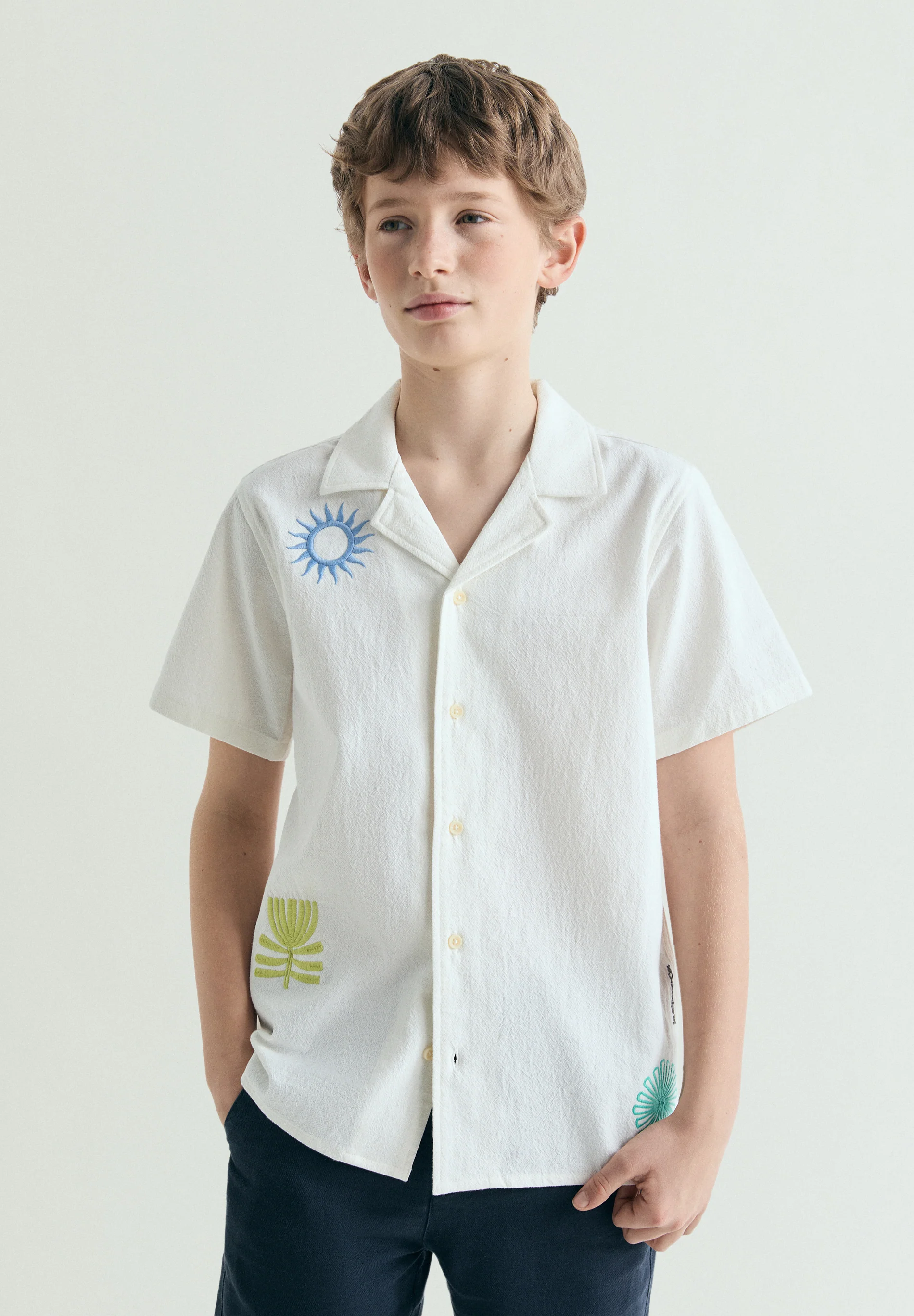 CAMISA MANGA CORTA BORDADOS