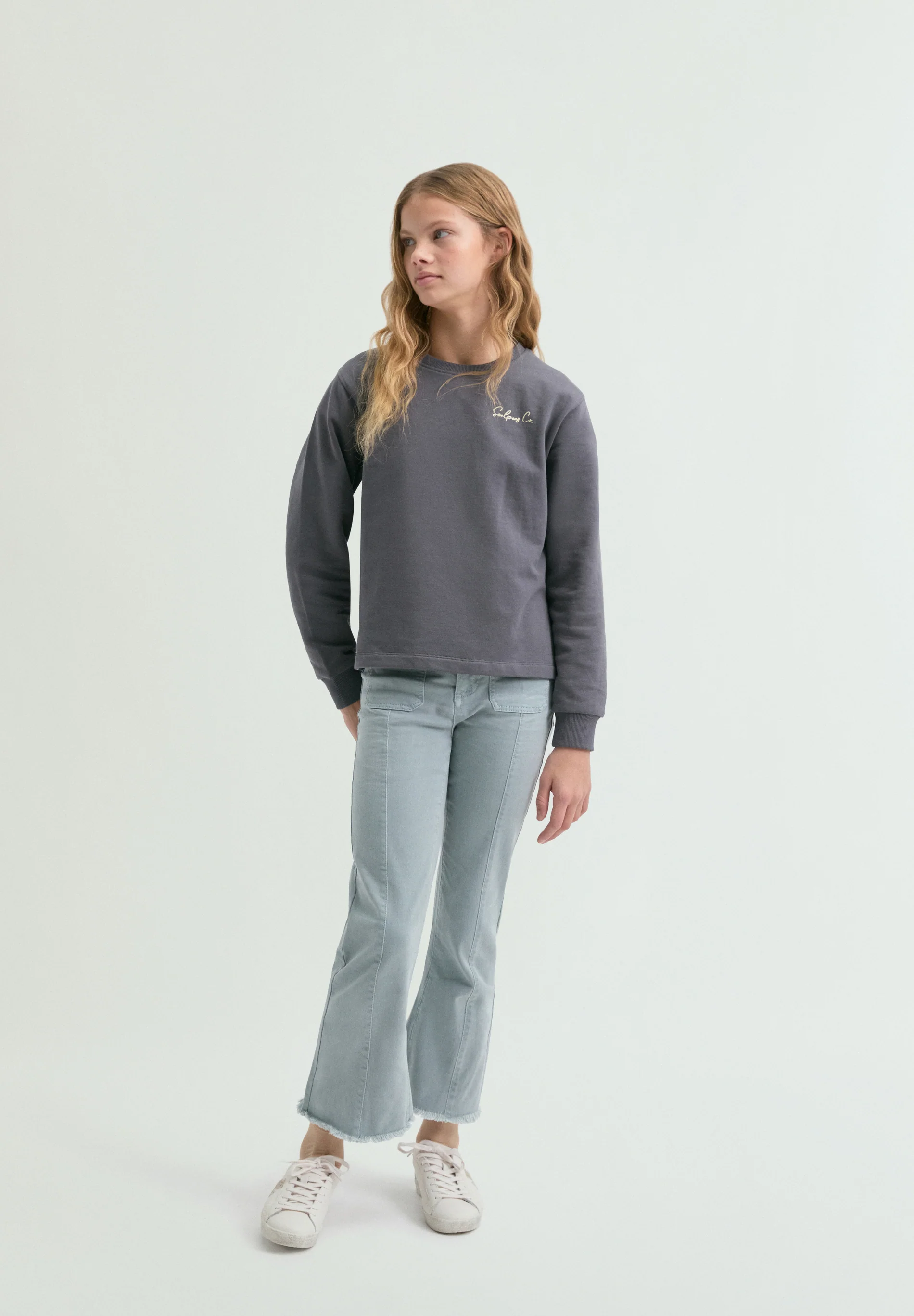 PANTALÓN FLARE COSTURAS