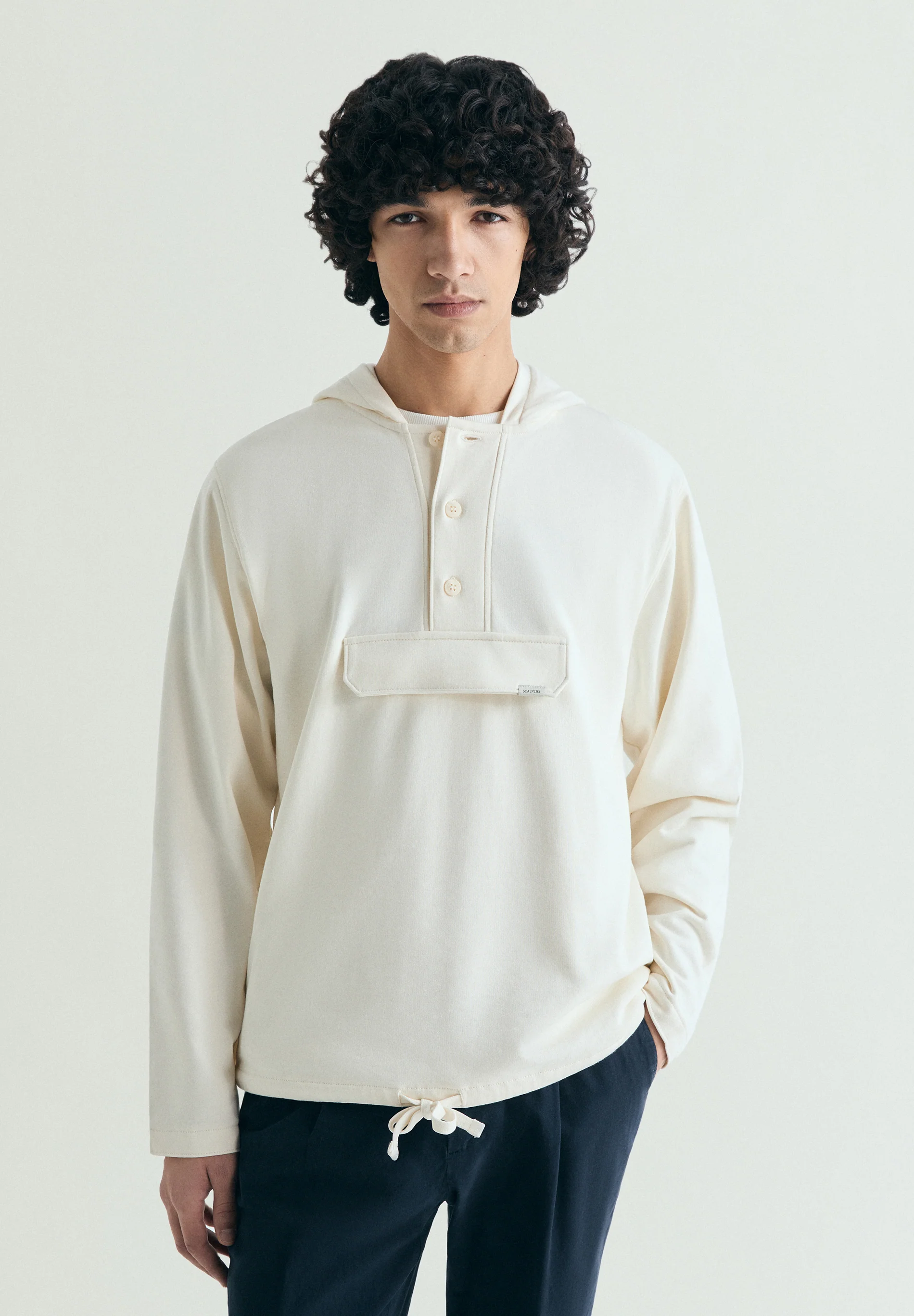 SUDADERA CON CAPUCHA BOLSILLO FRONTAL