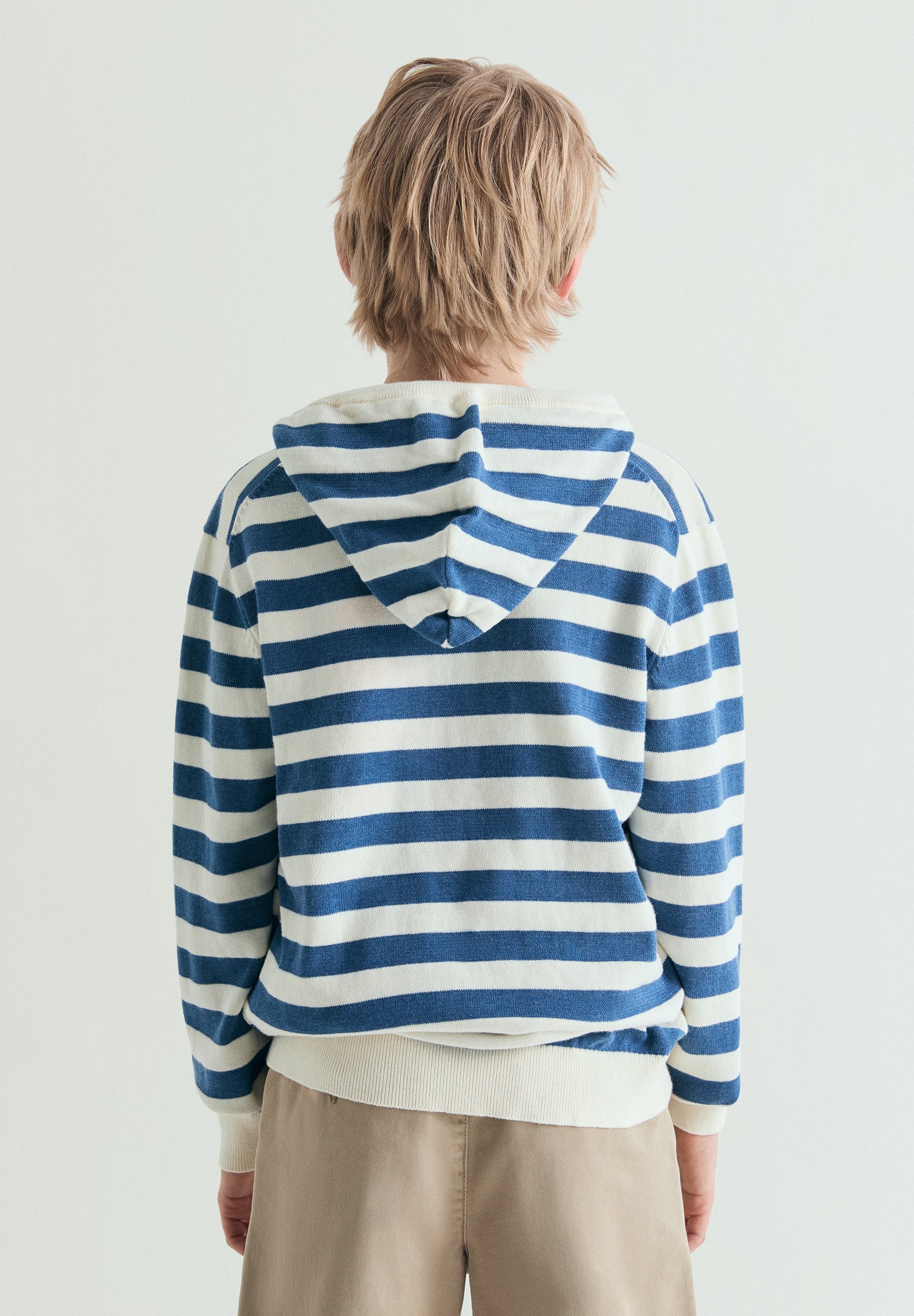 JERSEY CON CAPUCHA RAYAS - Image 3