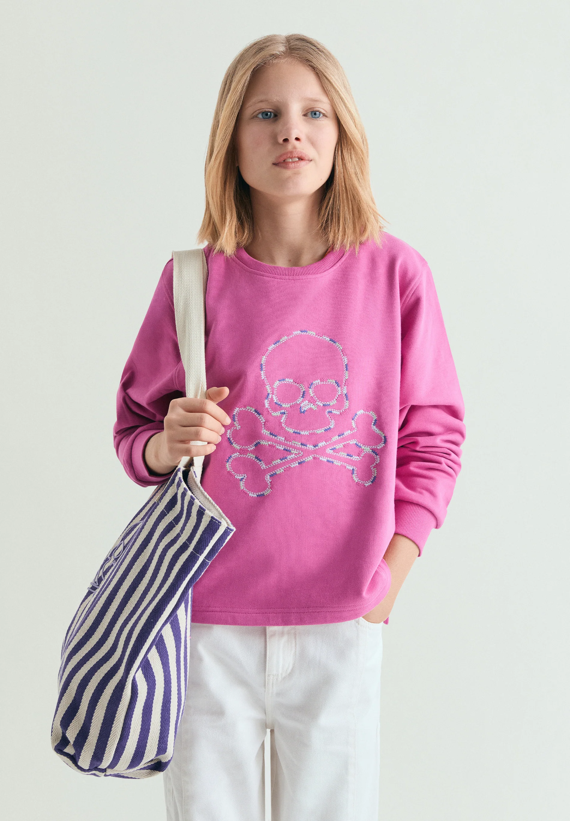 SUDADERA BORDADA CONTRASTE - Image 2