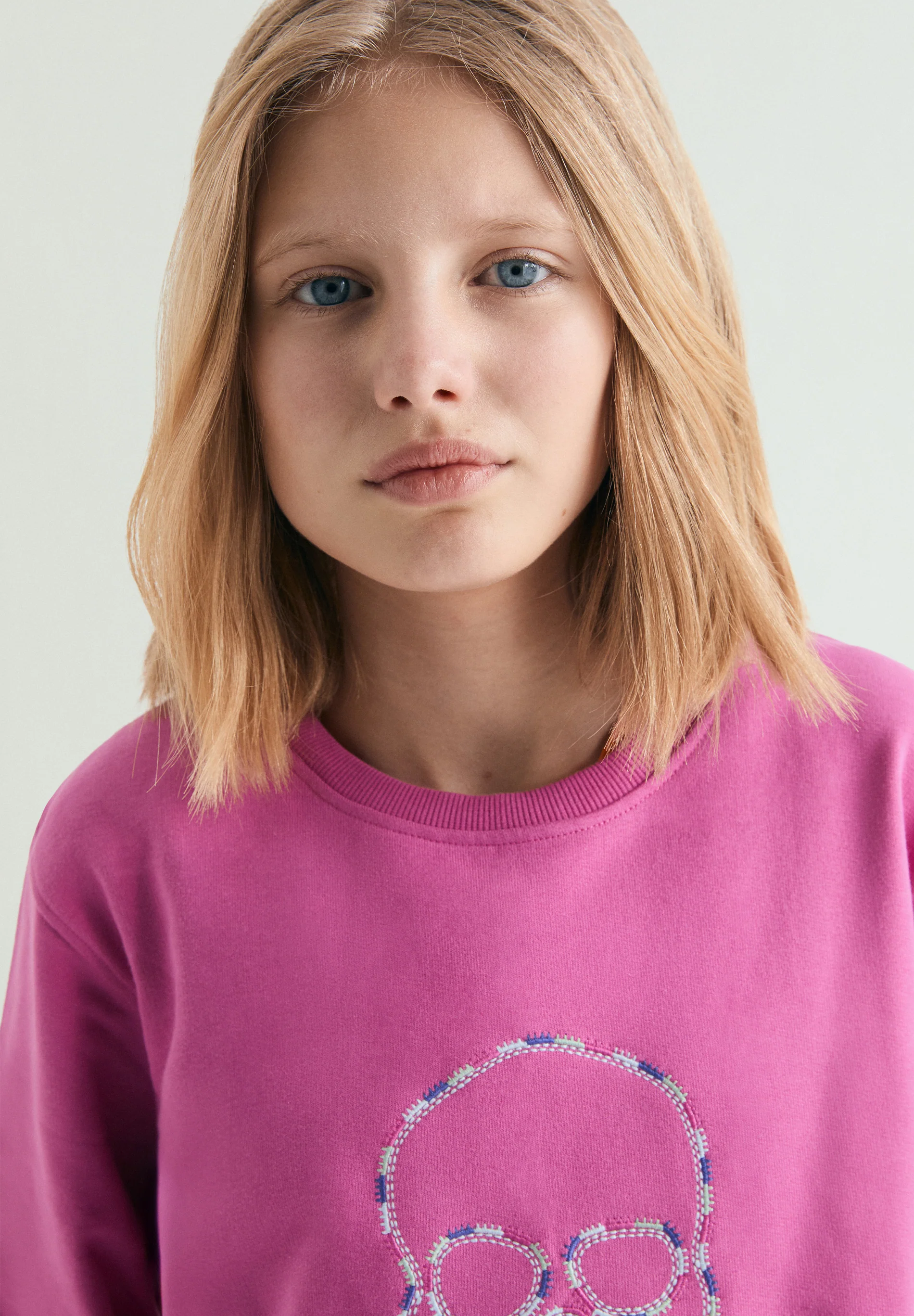 SUDADERA BORDADA CONTRASTE - Image 3