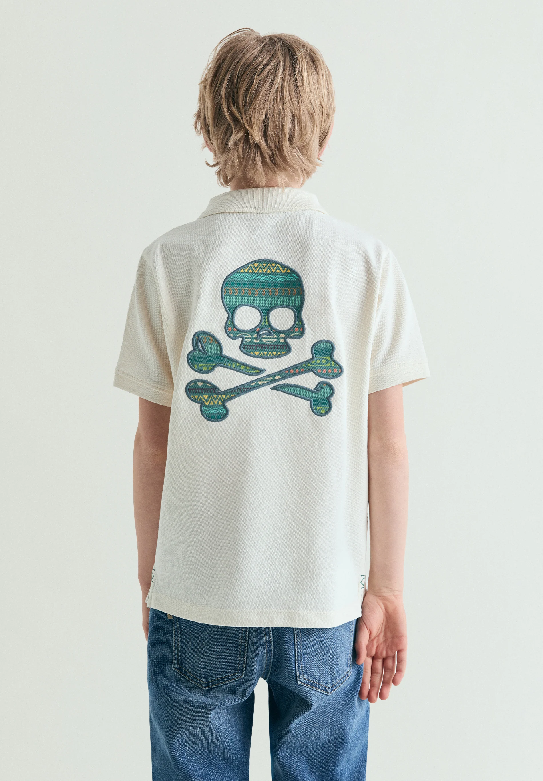POLO CALAVERA BORDADA A CONTRASTE