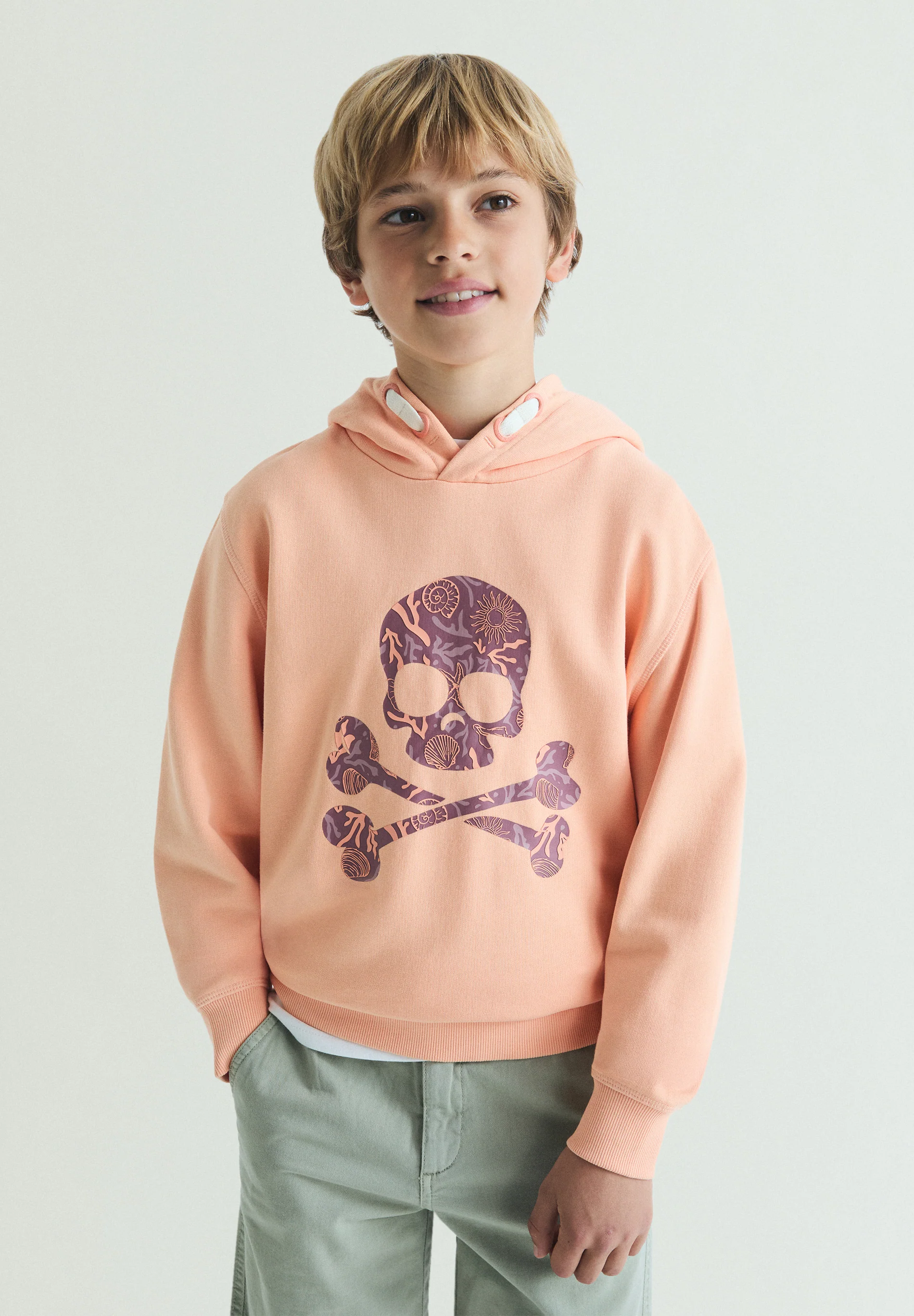 SUDADERA CON CAPUCHA CALAVERA ESTAMPADA