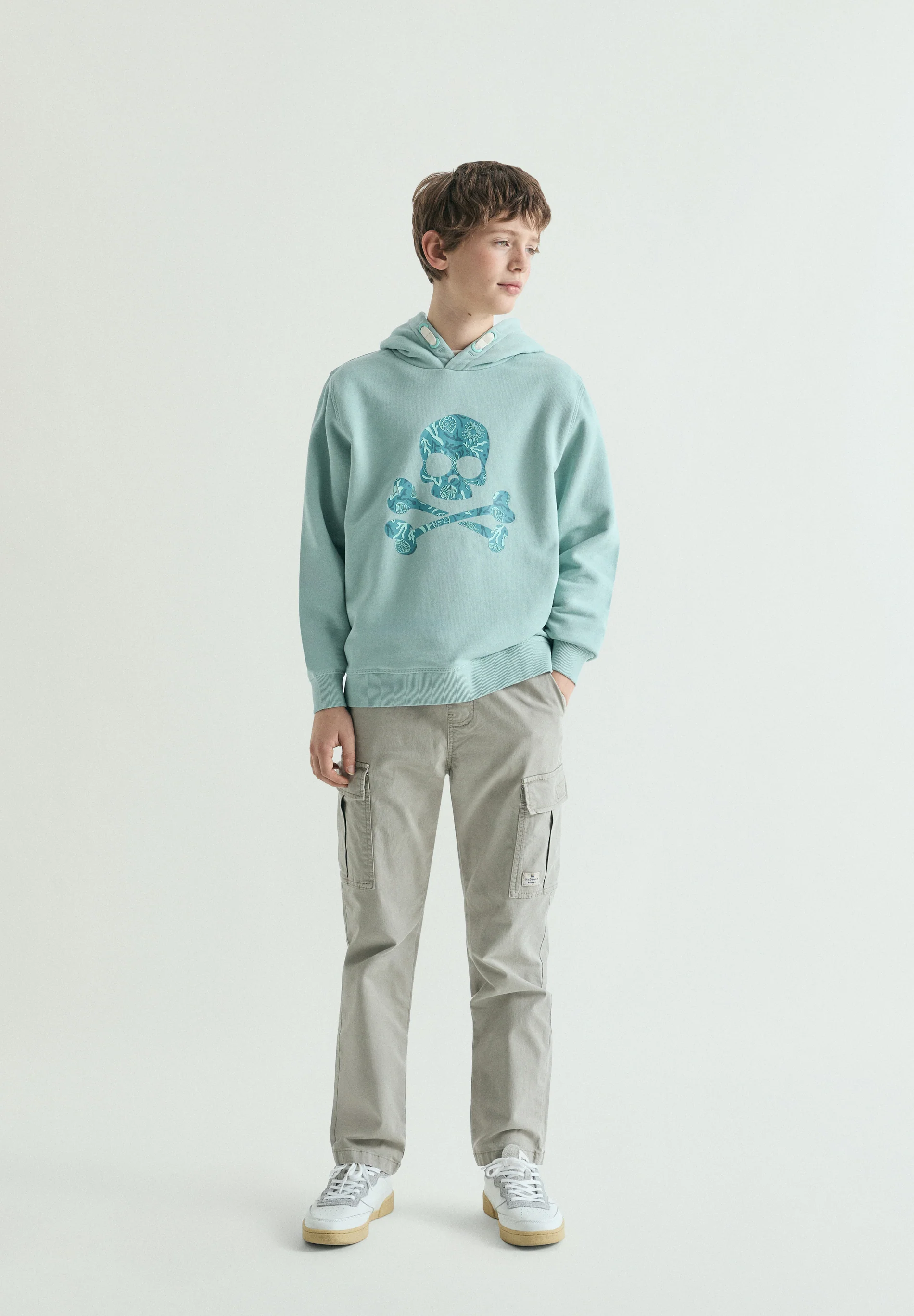 SUDADERA CON CAPUCHA CALAVERA ESTAMPADA - Image 2