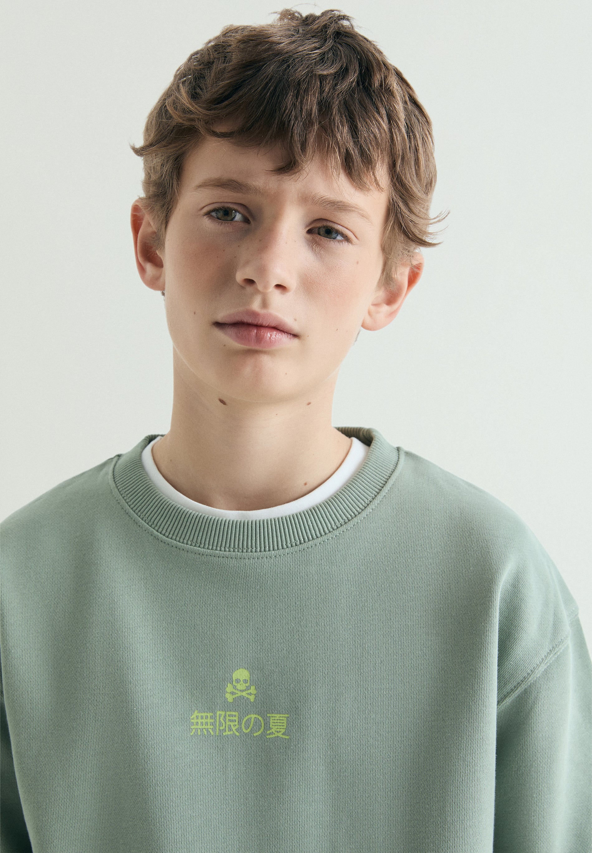 SUDADERA PRINT TRASERO BOLSILLO