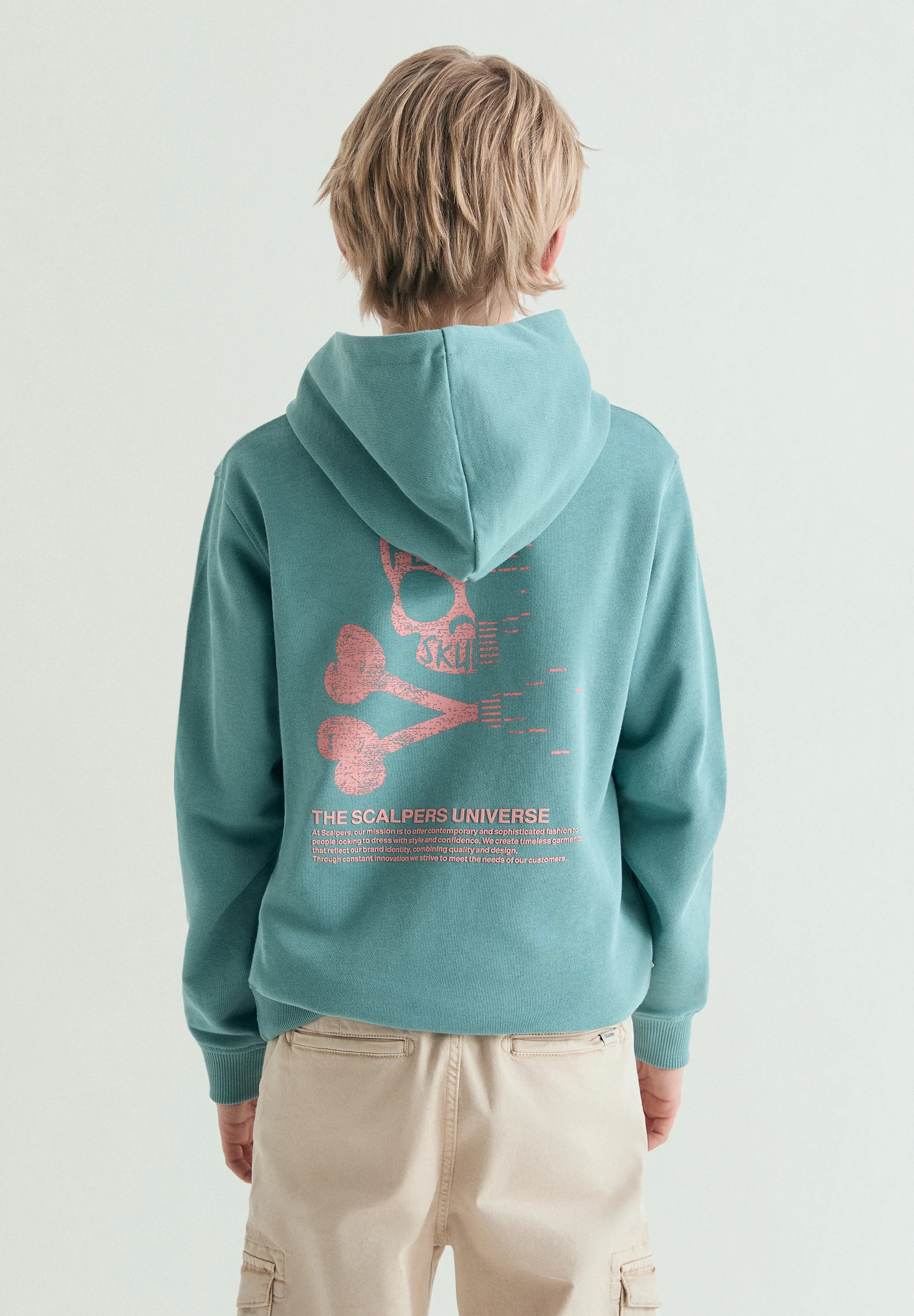 SUDADERA CON CAPUCHA ESTAMPADO CALAVERA