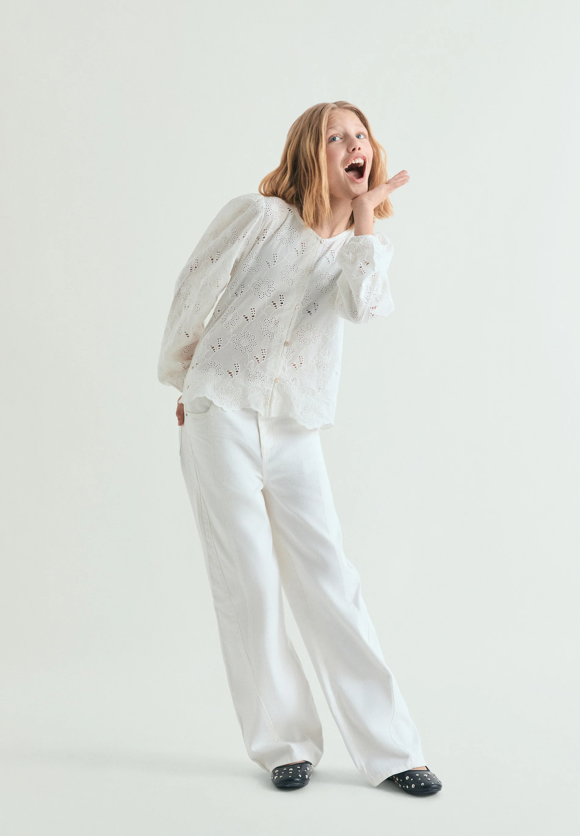 BLUSA PERFORADA BOTONES - Image 2