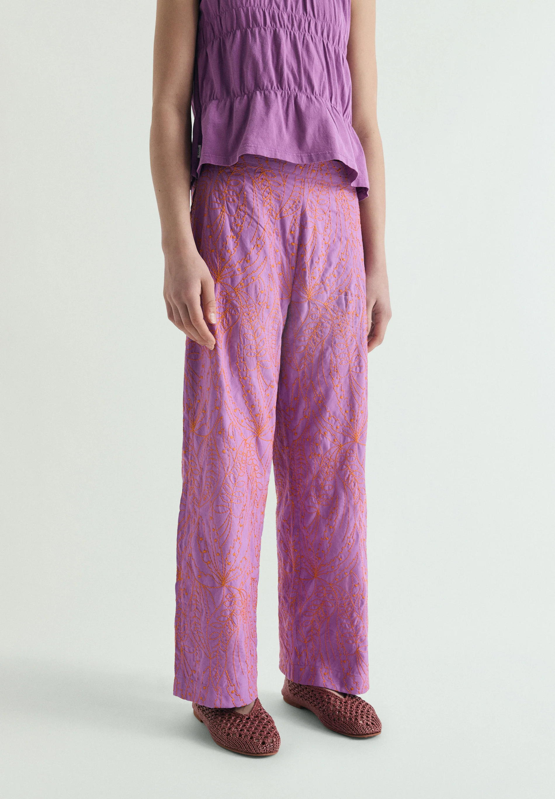 PANTALÓN BORDADOS CONTRASTE - Image 3