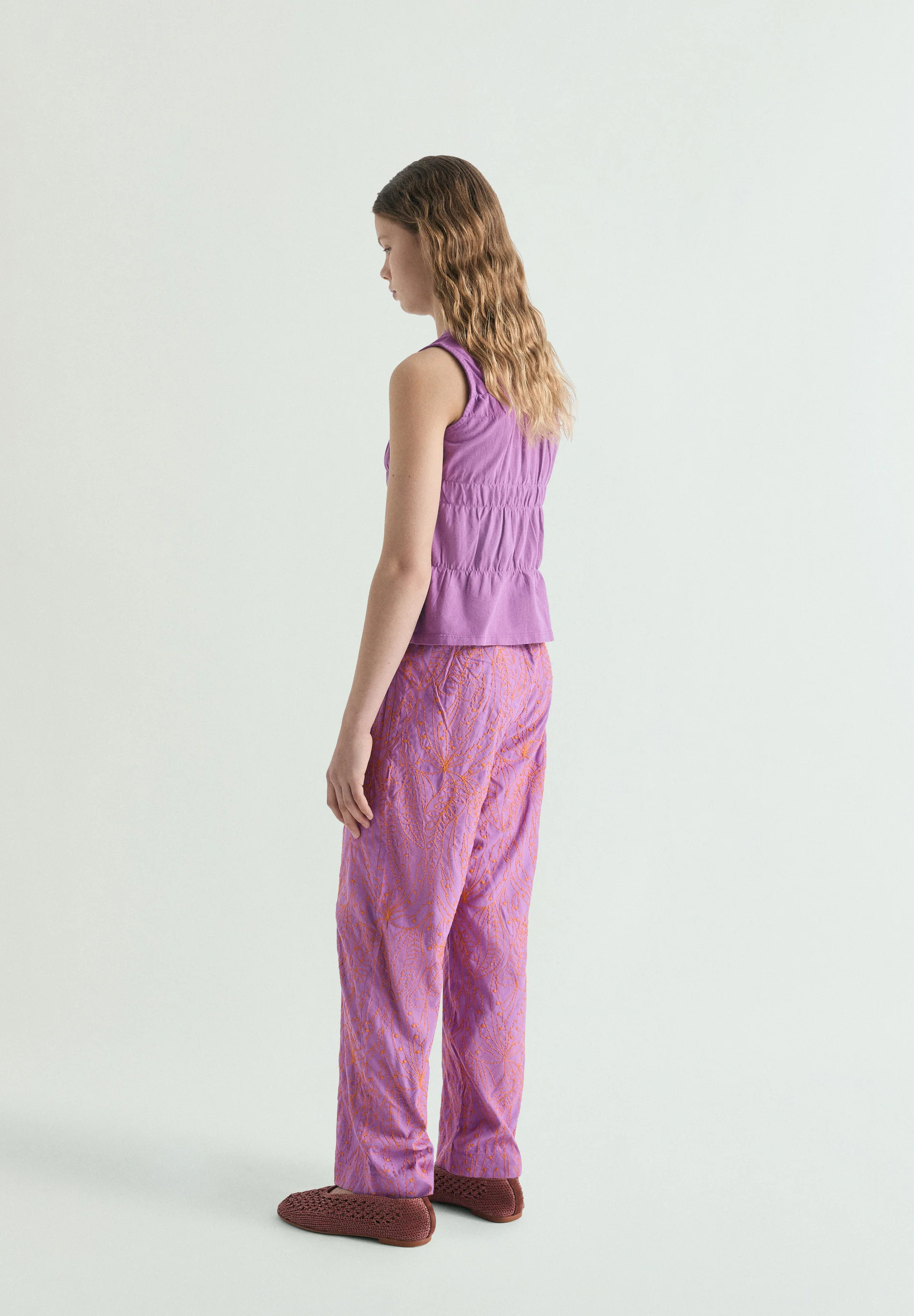 PANTALÓN BORDADOS CONTRASTE - Image 4