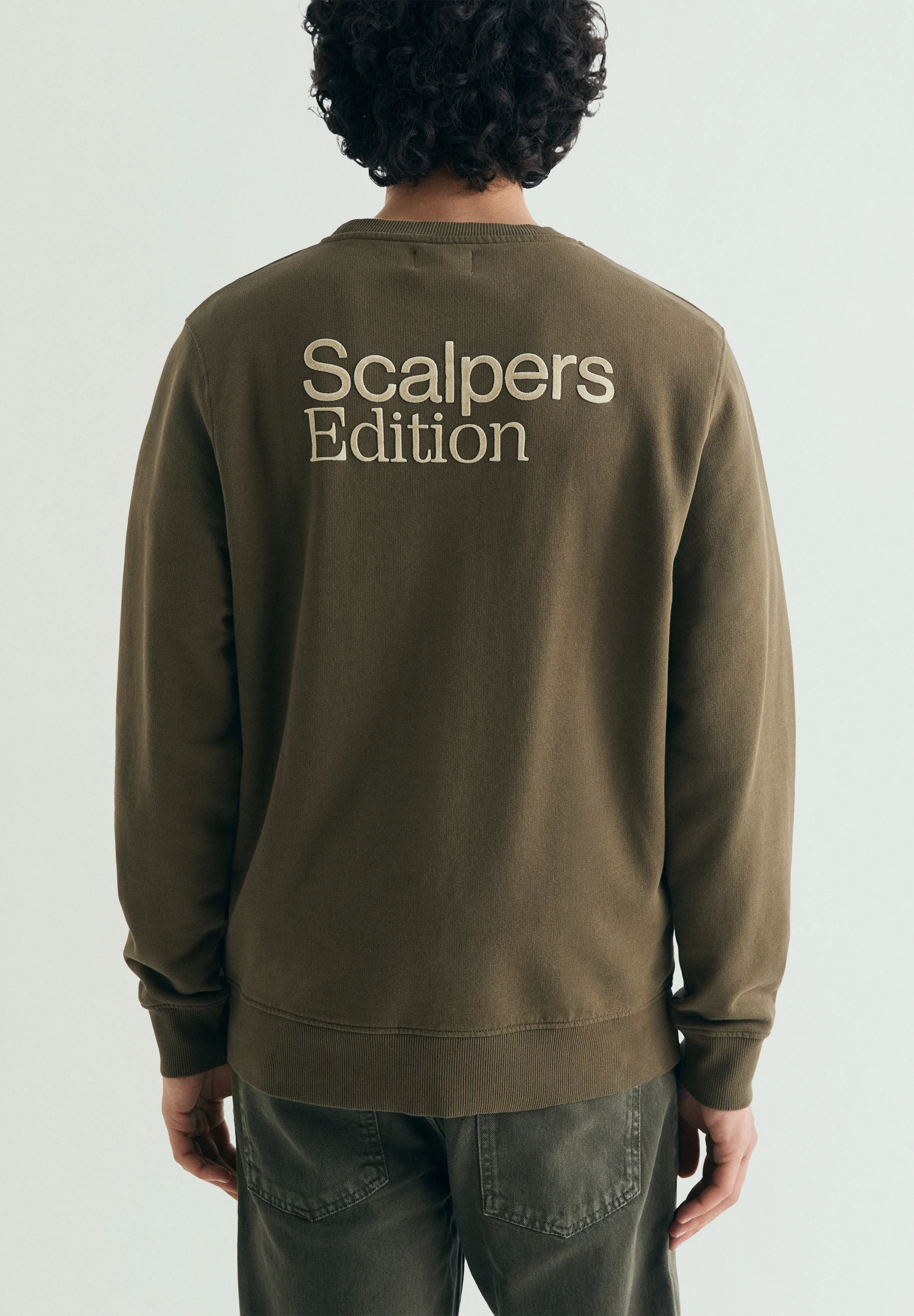 SUDADERA BÁSICA PRINT TRASERO