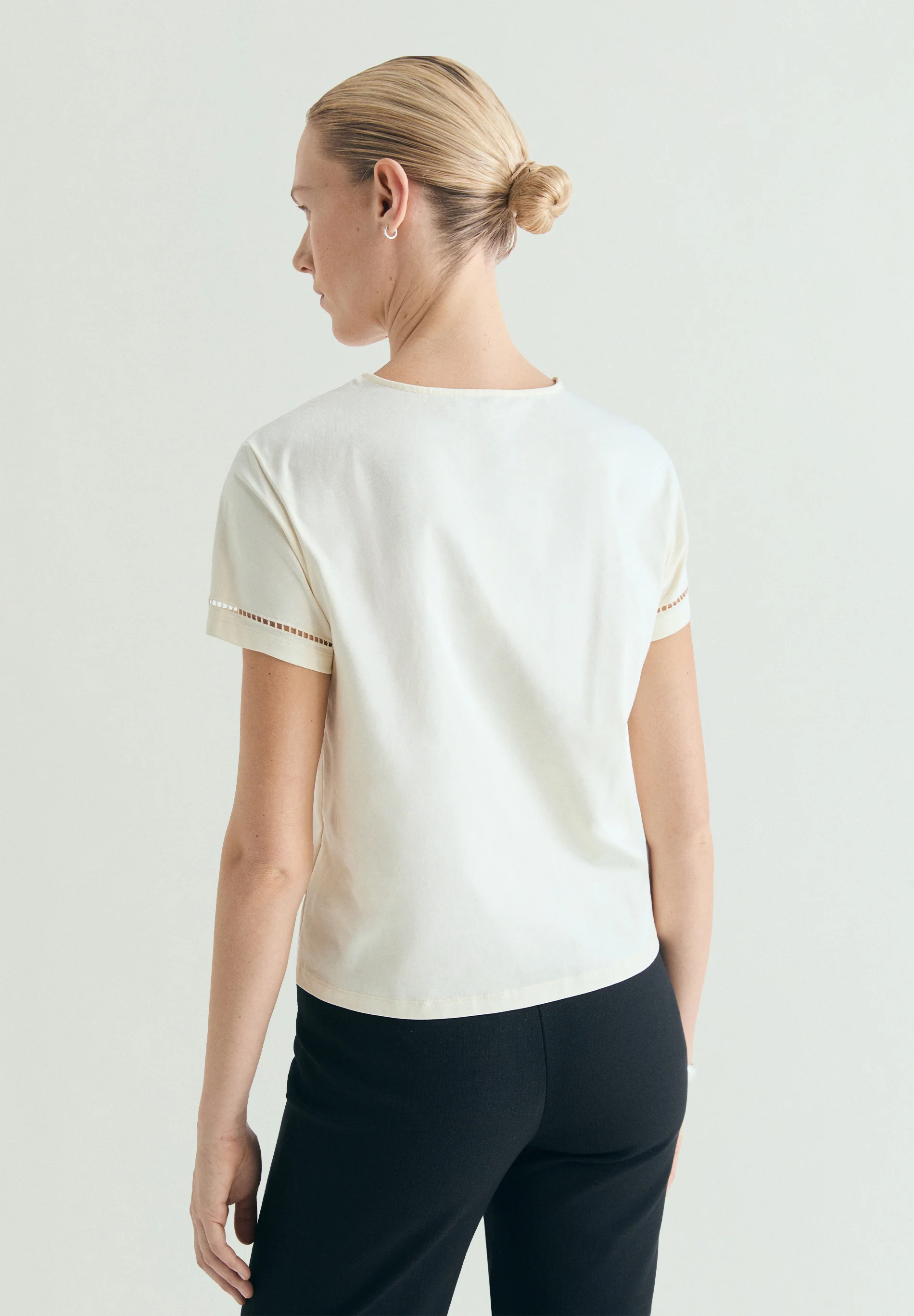 CAMISETA DETALLES TROQUELADO STUDS - Image 3