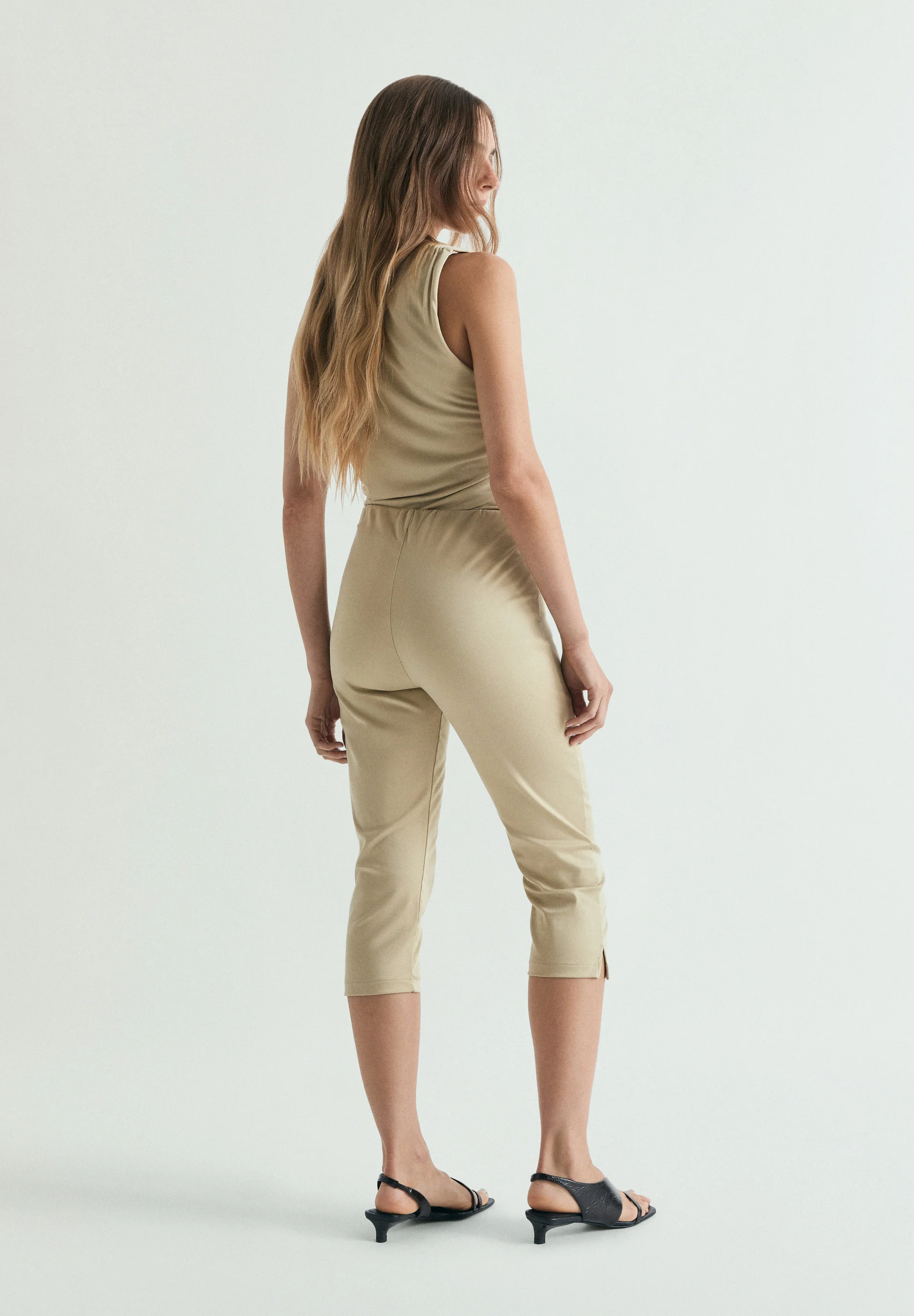 PANTALÓN CAPRI CINTURÓN - Image 3