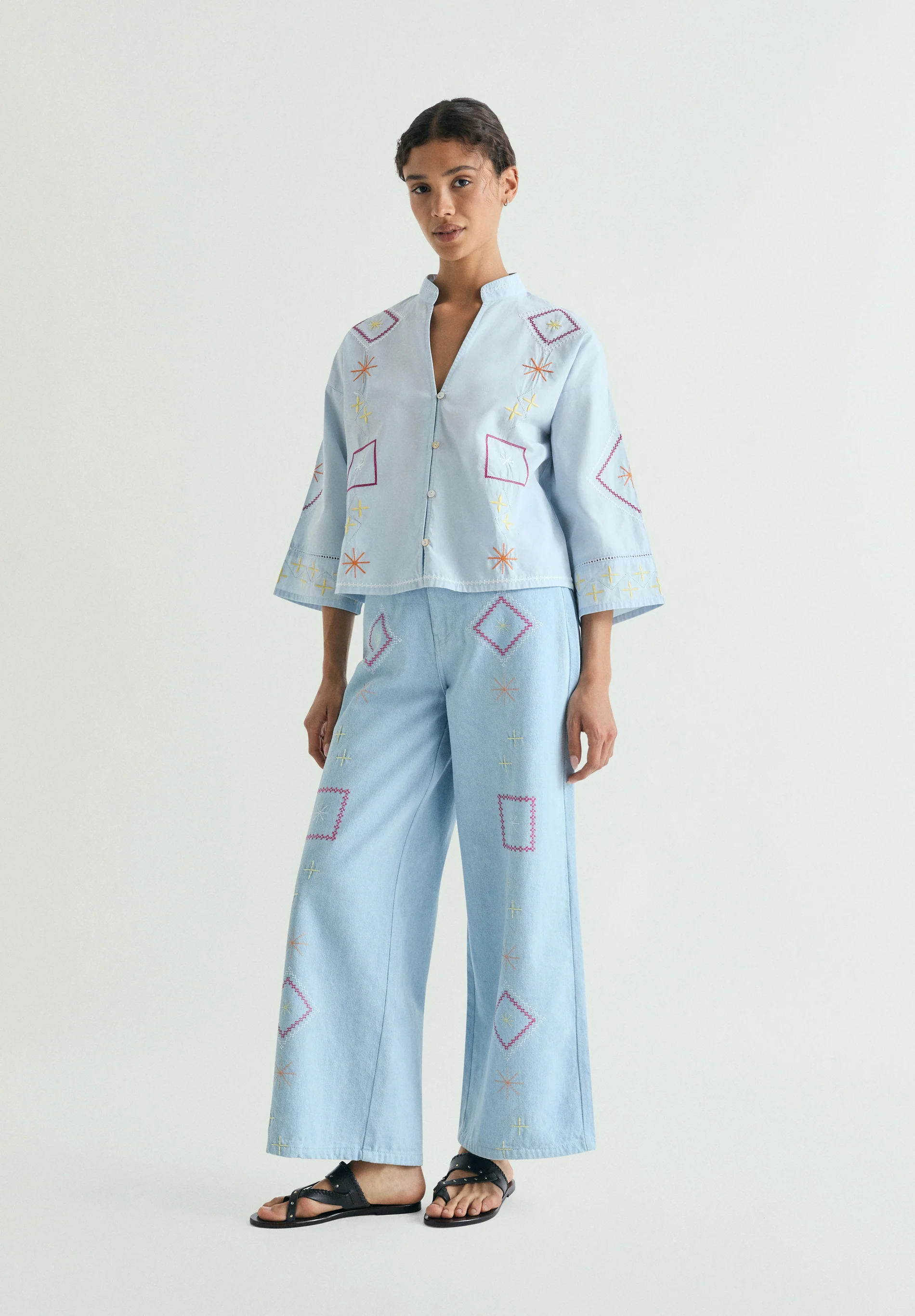 PANTALÓN DENIM WIDE LEG  BORDADOS