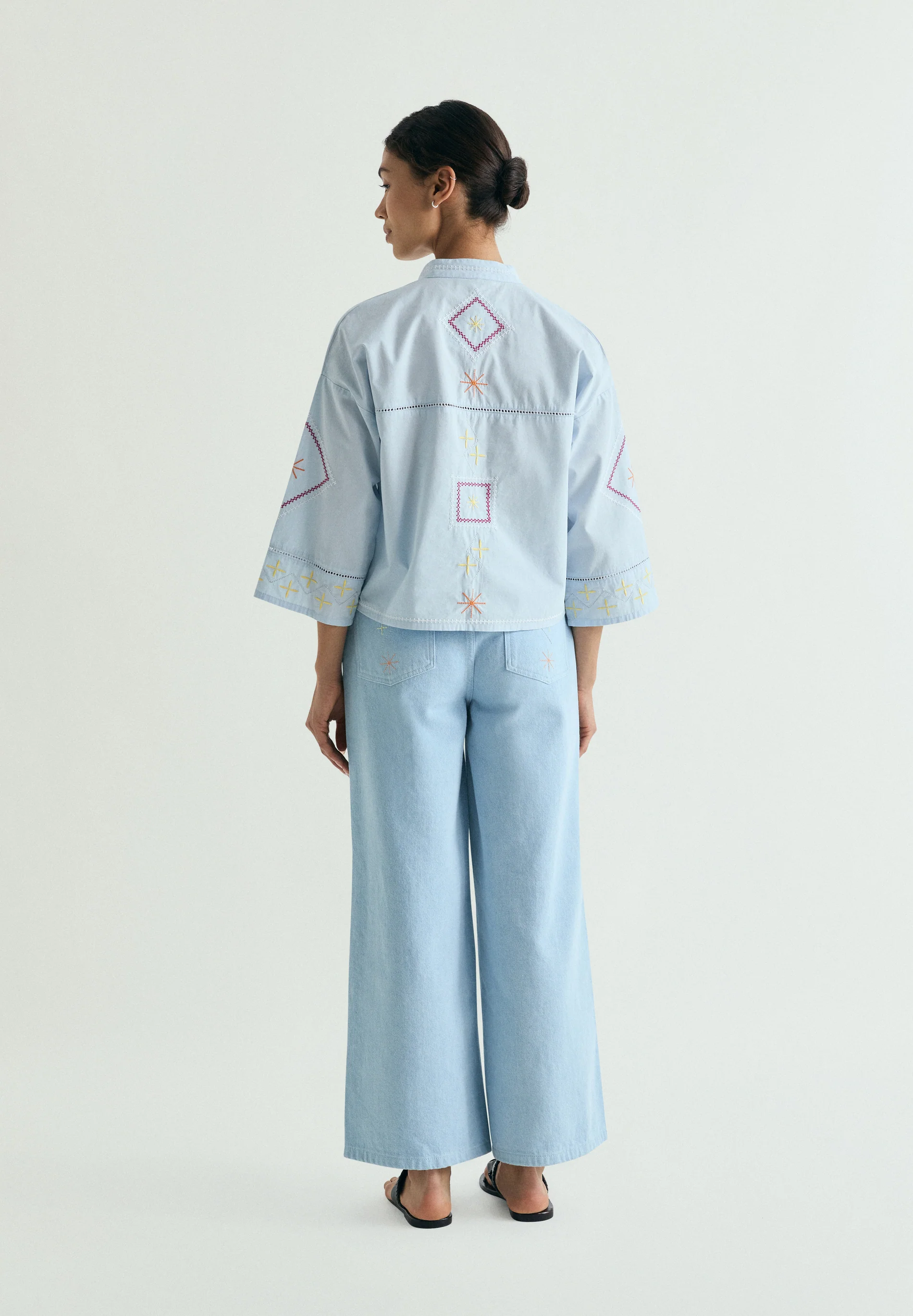PANTALÓN DENIM WIDE LEG  BORDADOS - Image 3