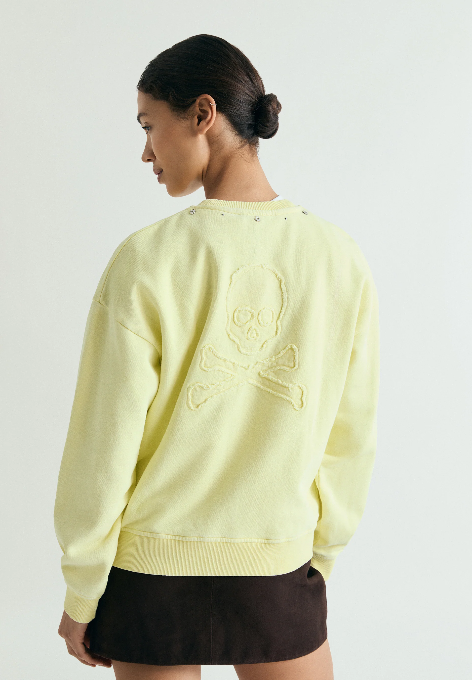 SUDADERA TACHUELAS CALAVERA