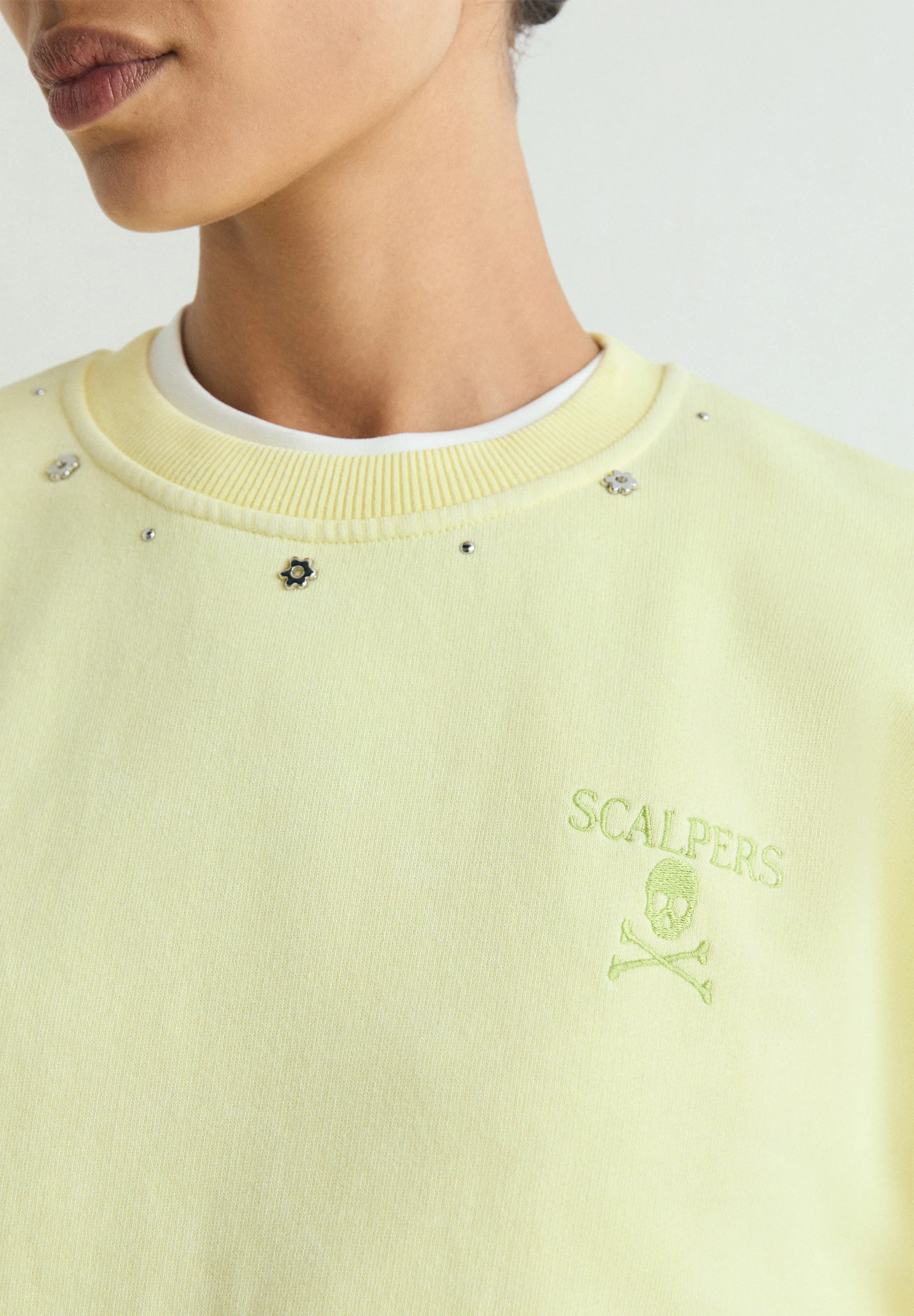 SUDADERA TACHUELAS CALAVERA - Image 3