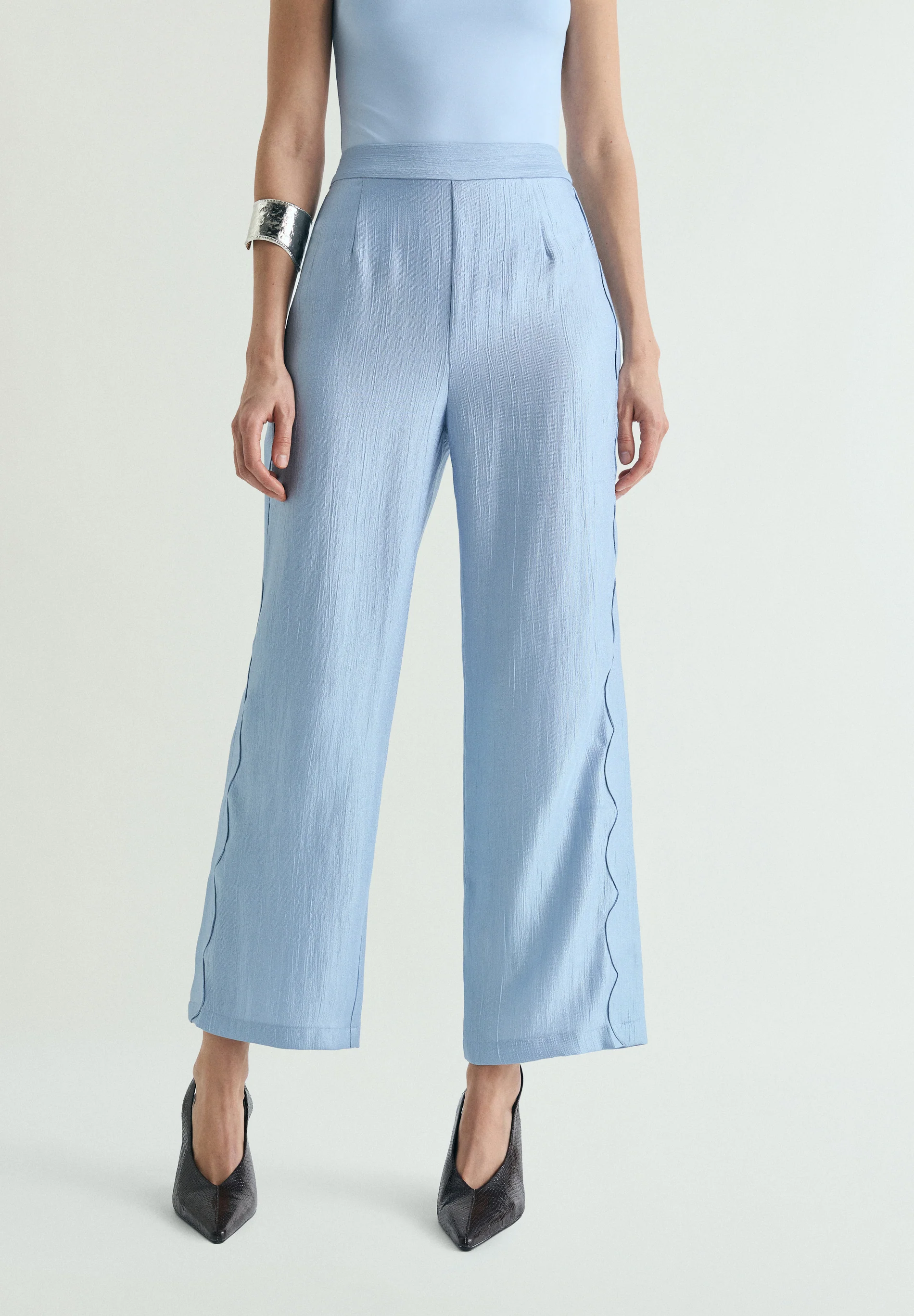PANTALÓN JACQUARD DETALLE ONDAS - Image 2