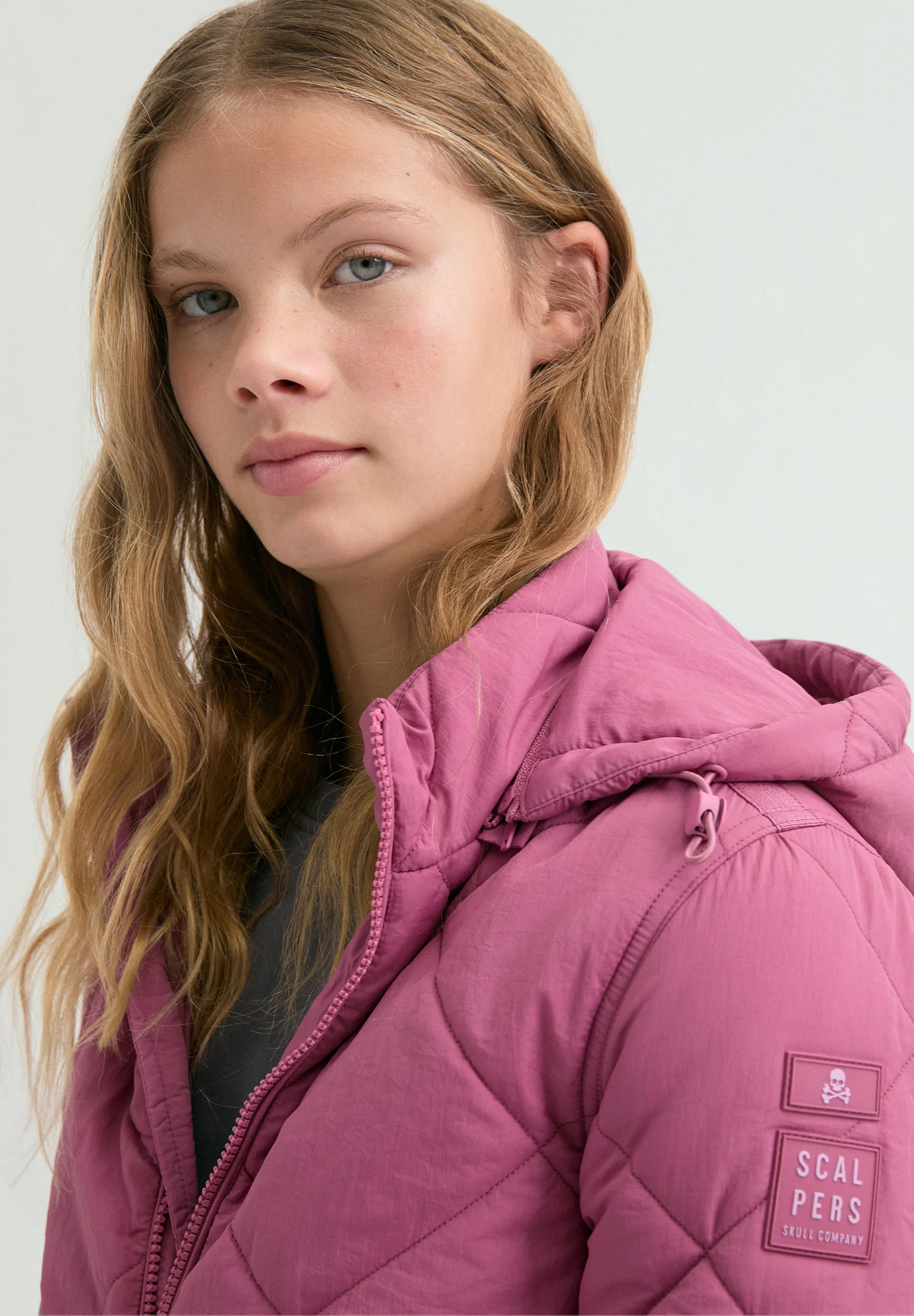 CHAQUETA ACOLCHADA CAPUCHA EXTRAÍBLE - Image 4
