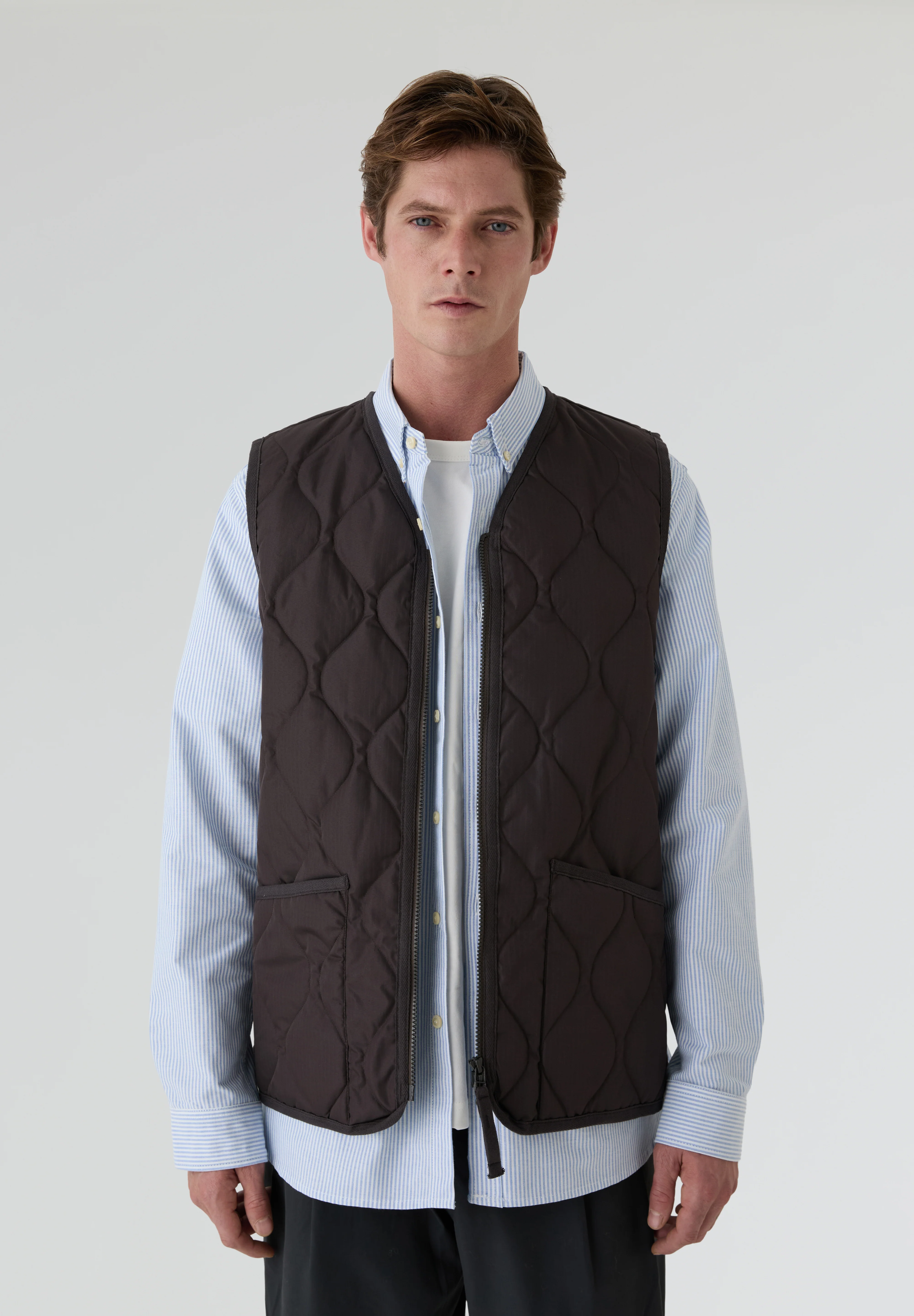 TAION | CHALECO MILITAR CUELLO V Y CREMALLERA UNISEX - Image 3