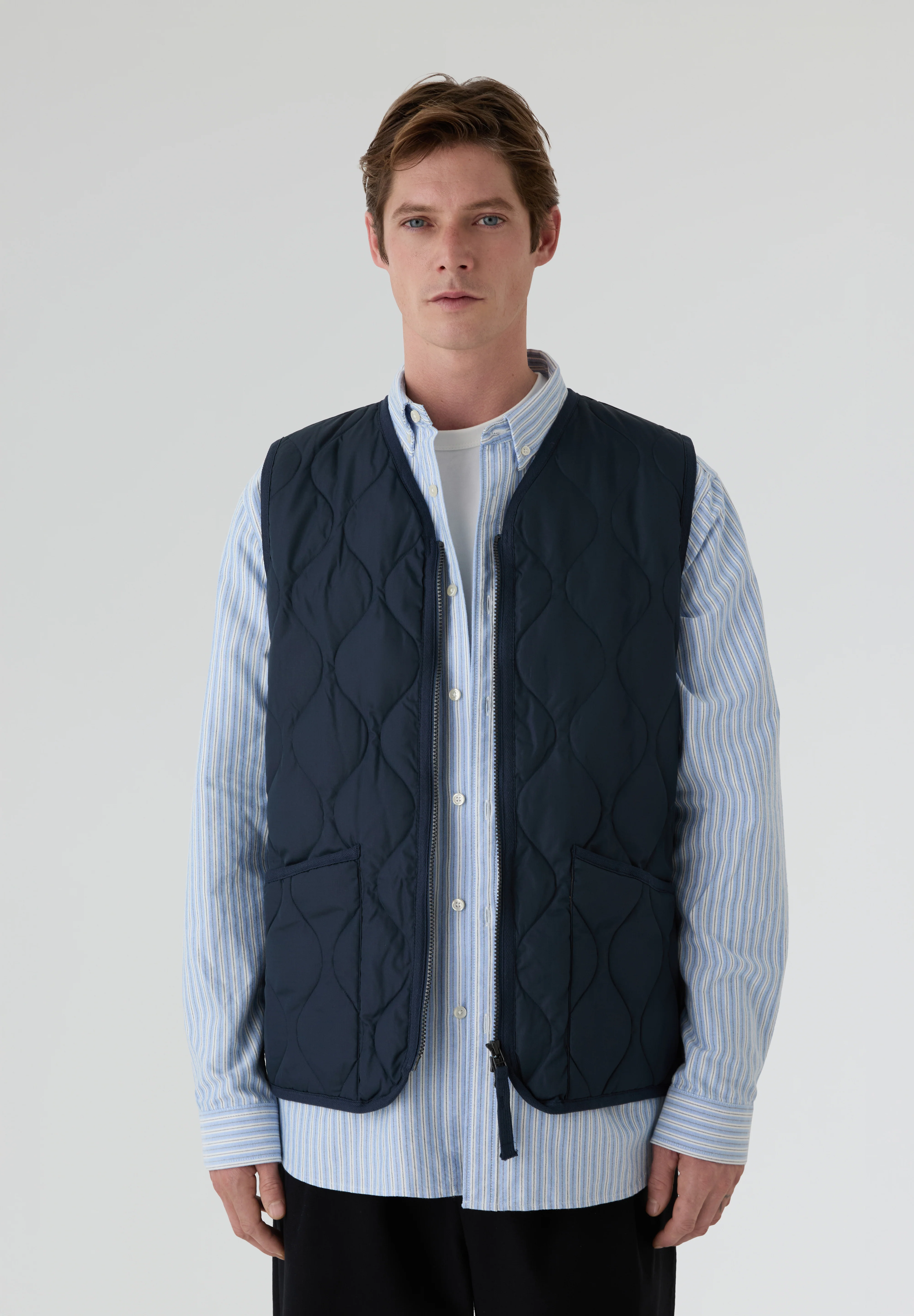 TAION | CHALECO MILITAR CUELLO V Y CREMALLERA UNISEX - Image 3