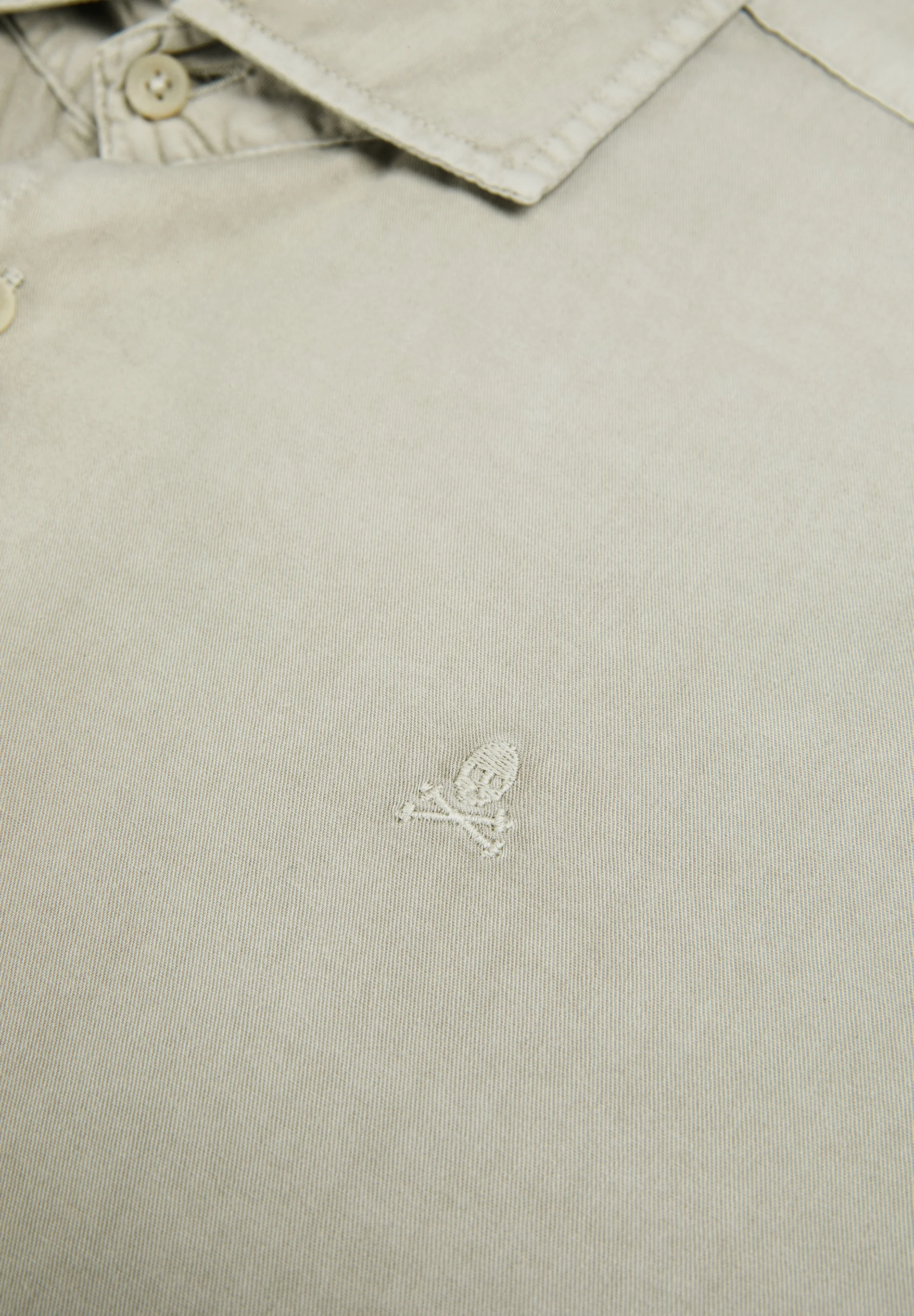 CAMISA CALAVERA BORDADA TONO - Image 3