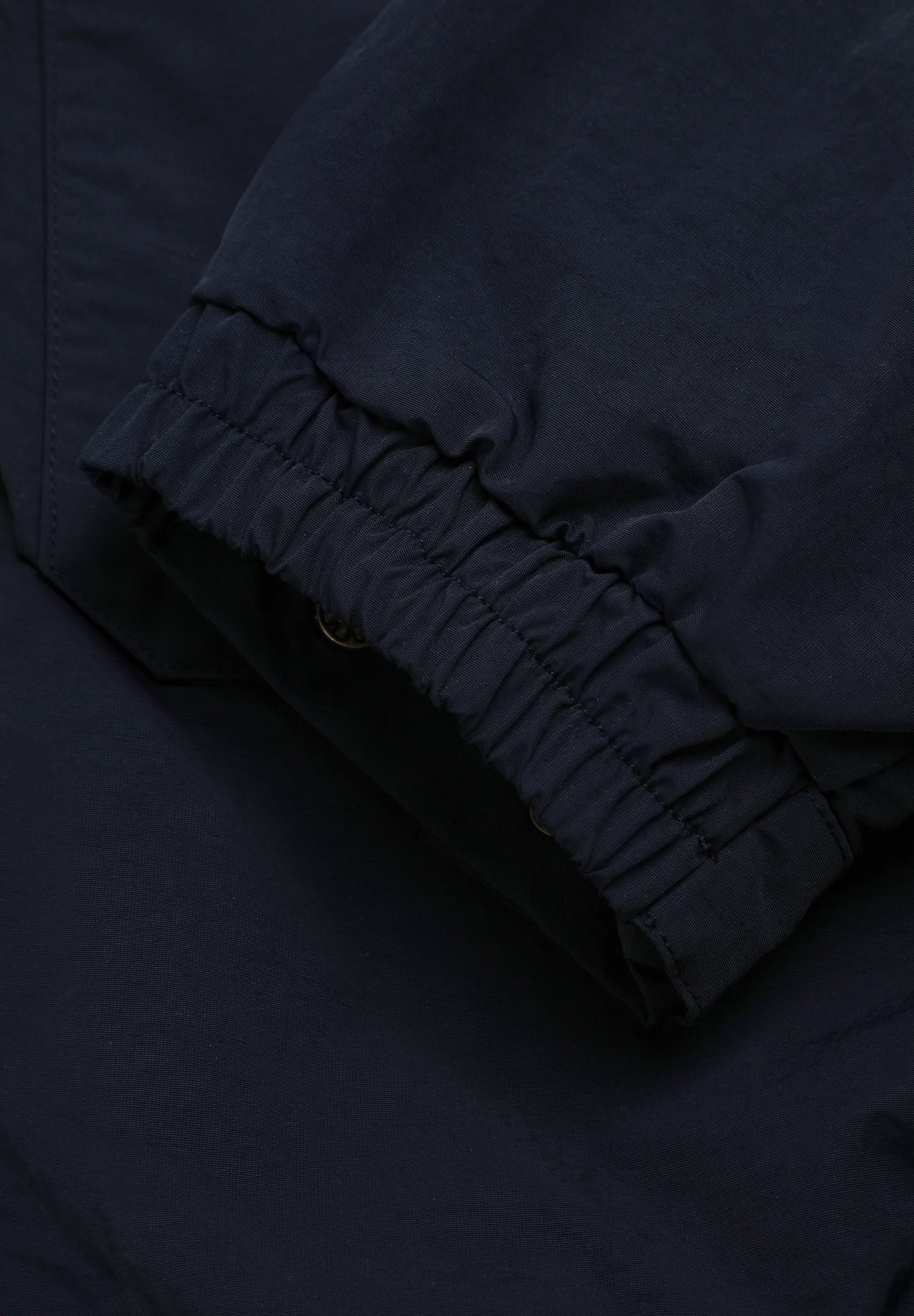CHAQUETA BOMBER CROPPED BOLSILLOS - Image 4