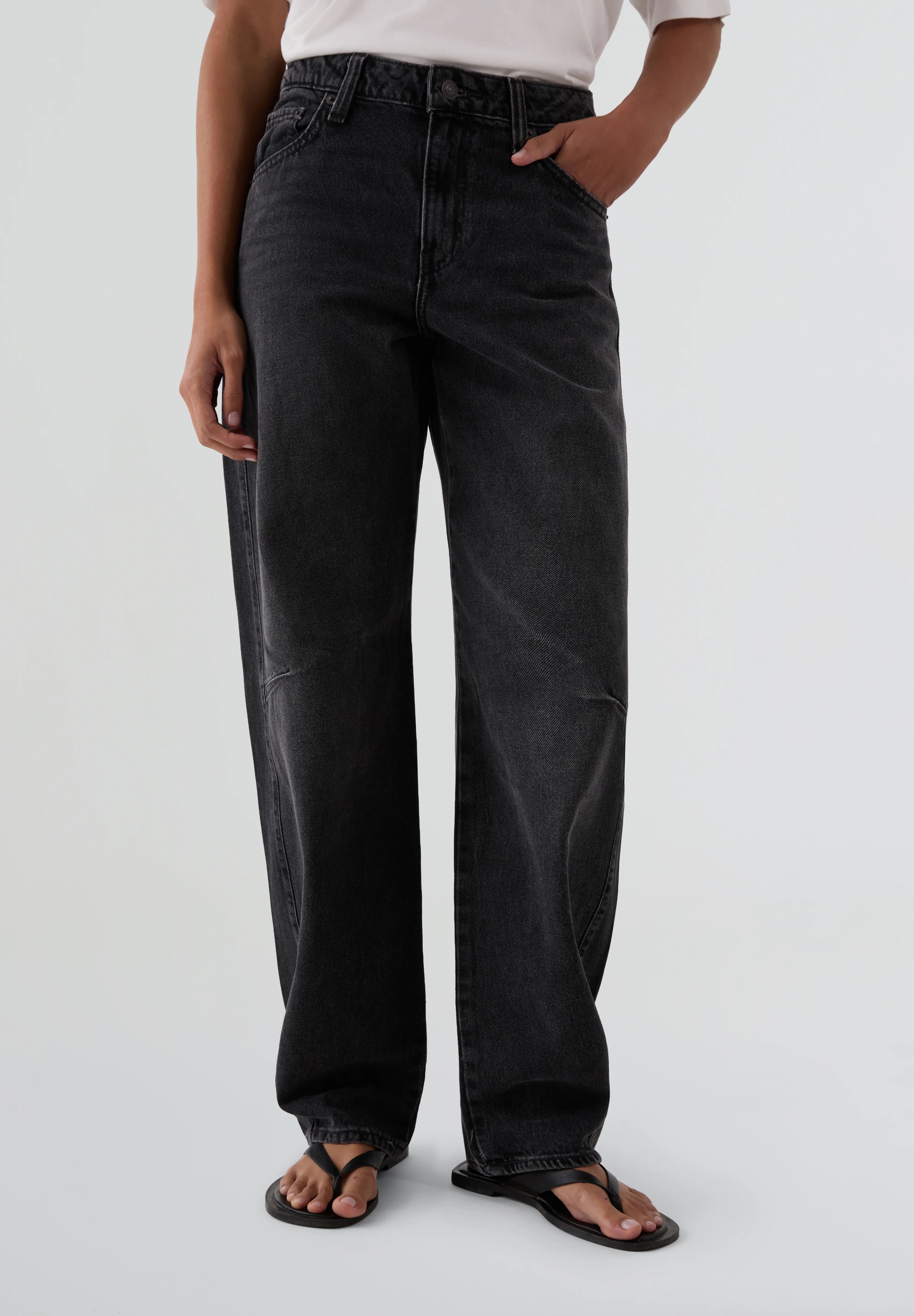 LEVIS | PANTALÓN DENIM BAGGY DAD BARREL MUJER - Image 2