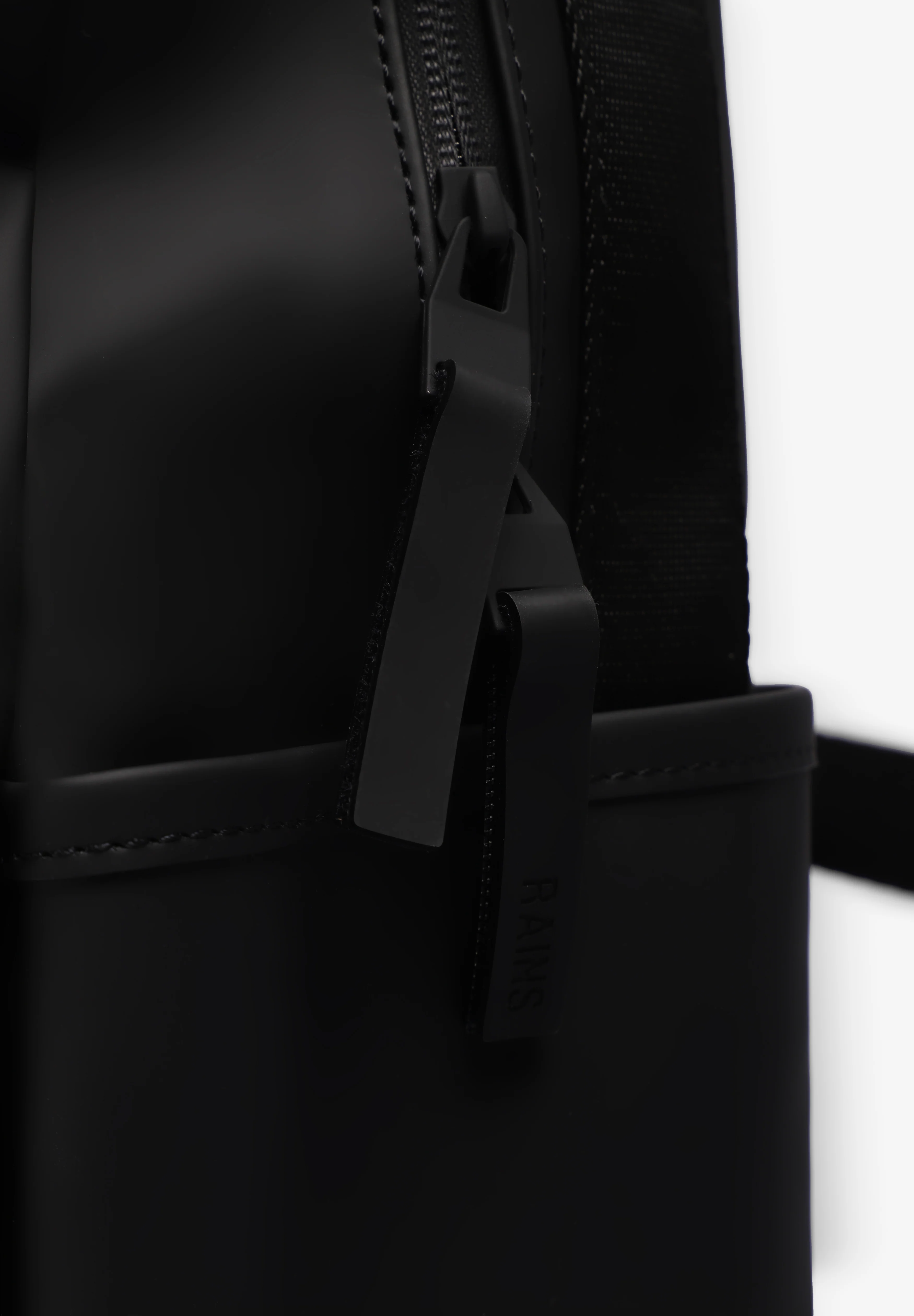 RAINS | MOCHILA CLIP FRONT W3 - Image 4