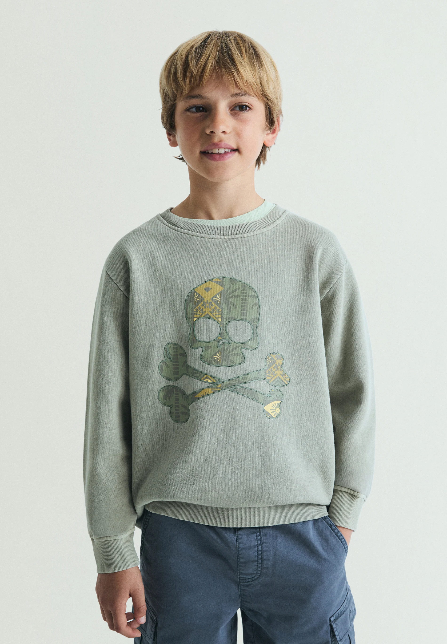SUDADERA CALAVERA ESTAMPADA