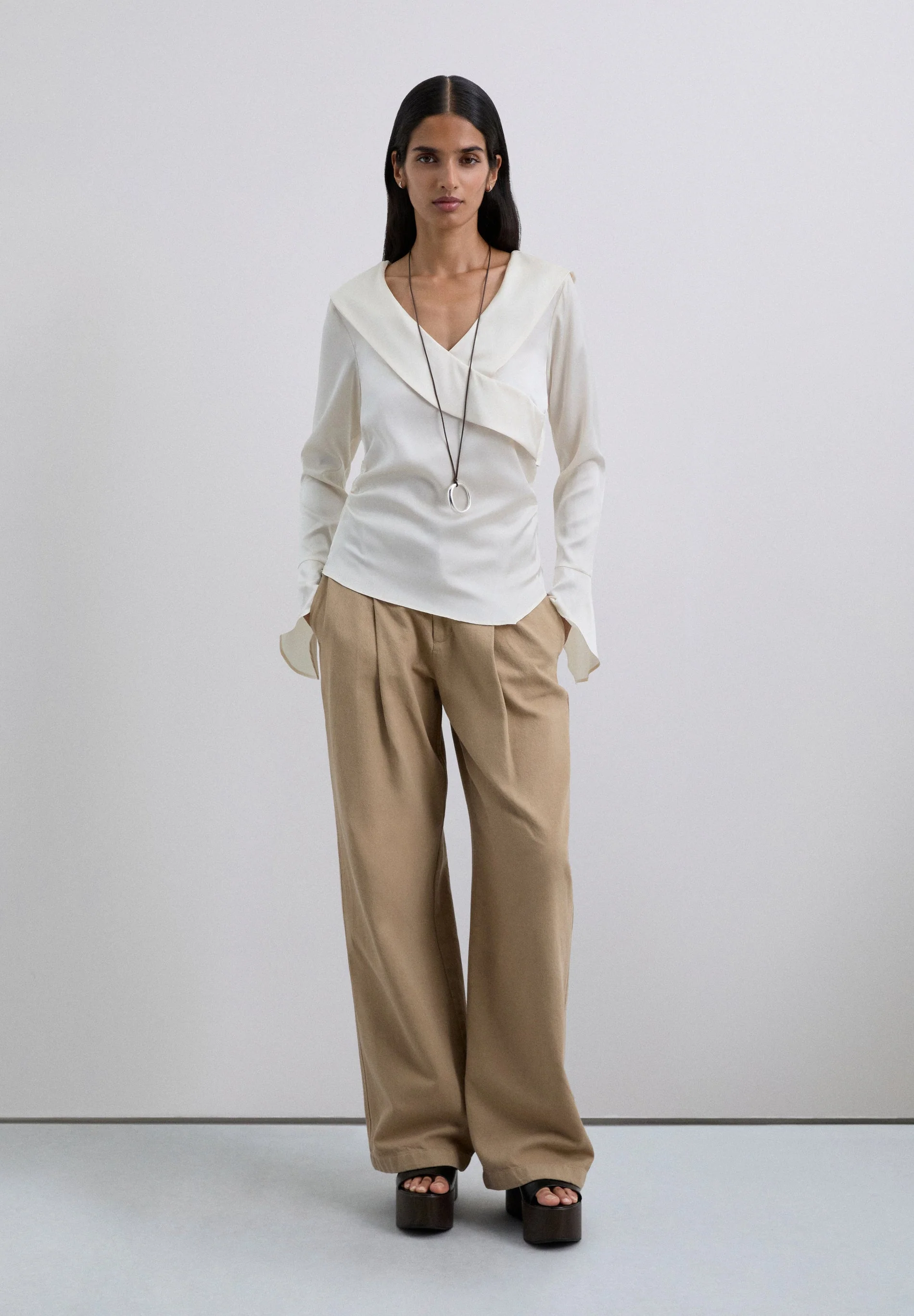 CAMISA SATINADA ASIMÉTRICA - Image 3
