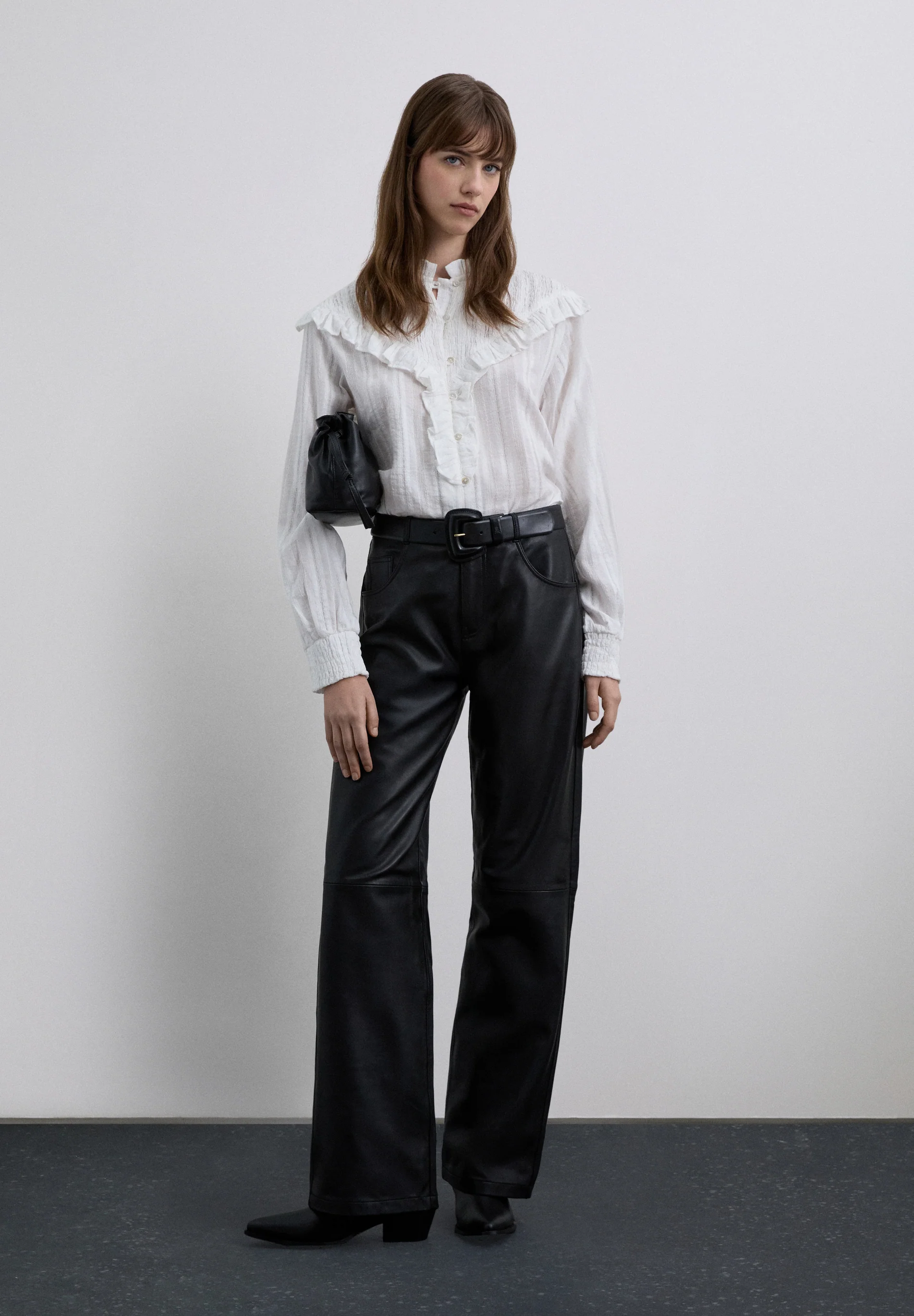 BLUSA FRUNCIDA CON VOLANTE - Image 2