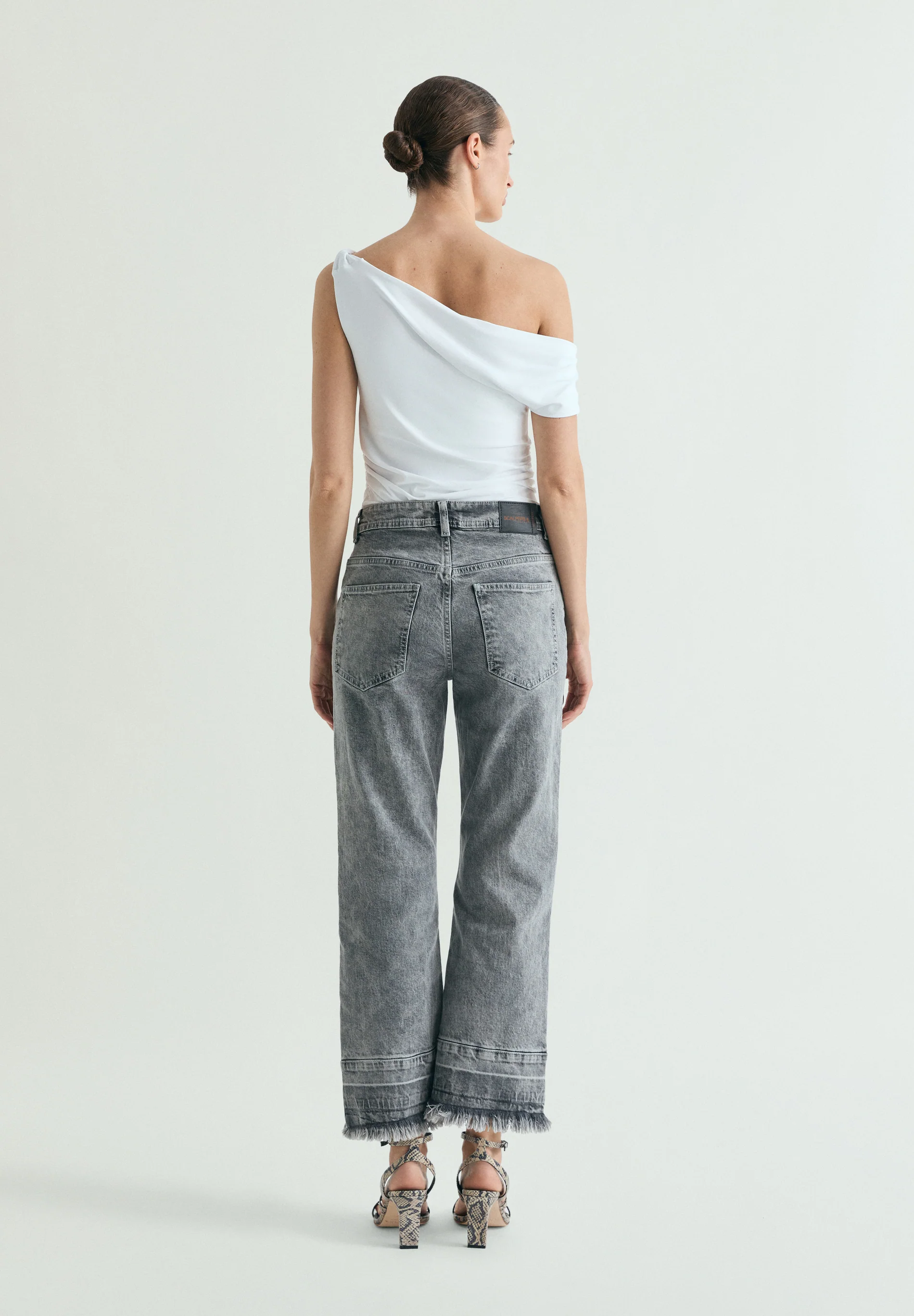 JEANS EFECTO LAVADO DESFLECADOS - Image 6