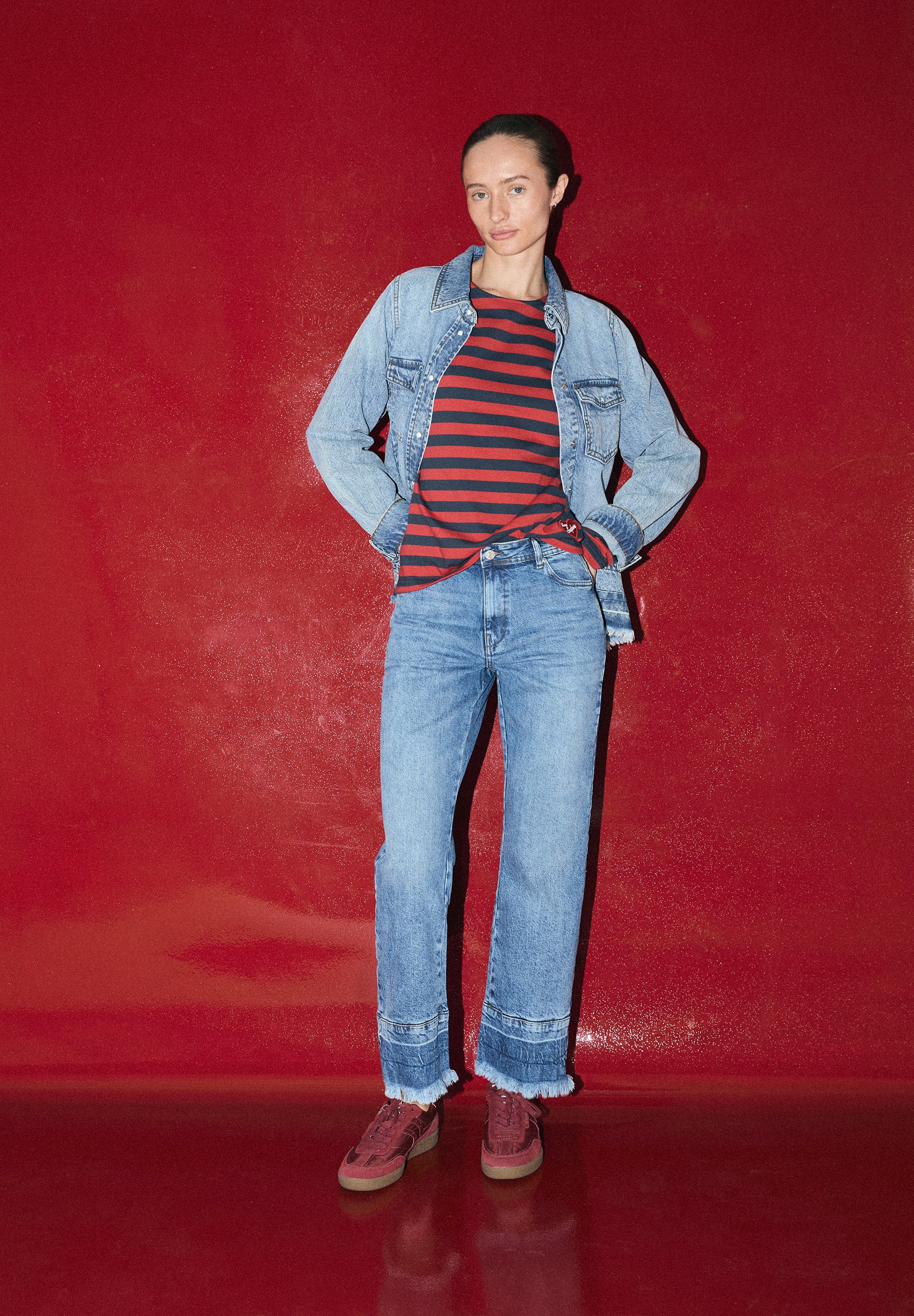 JEANS EFECTO LAVADO DESFLECADOS - Image 2