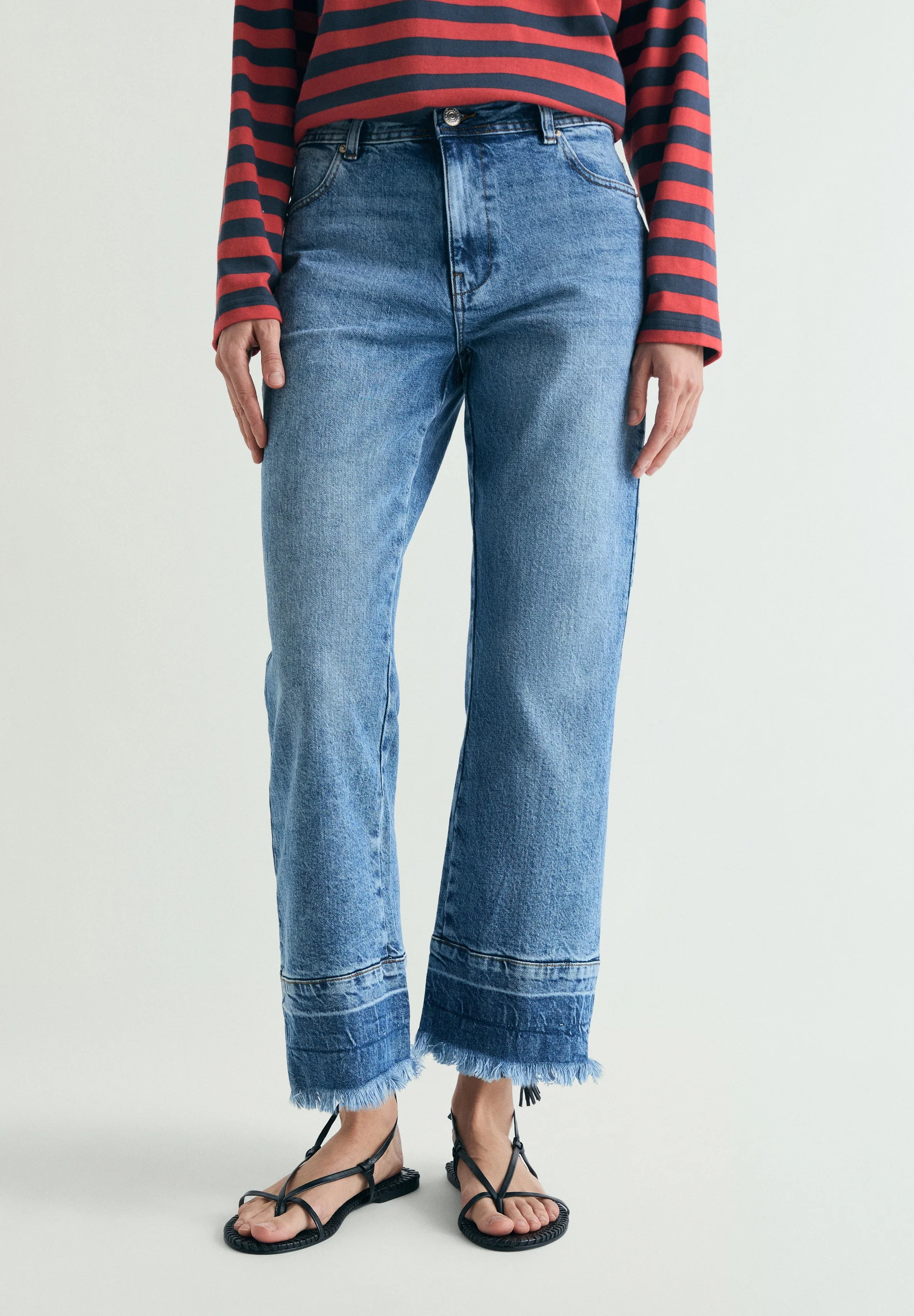 JEANS EFECTO LAVADO DESFLECADOS - Image 3