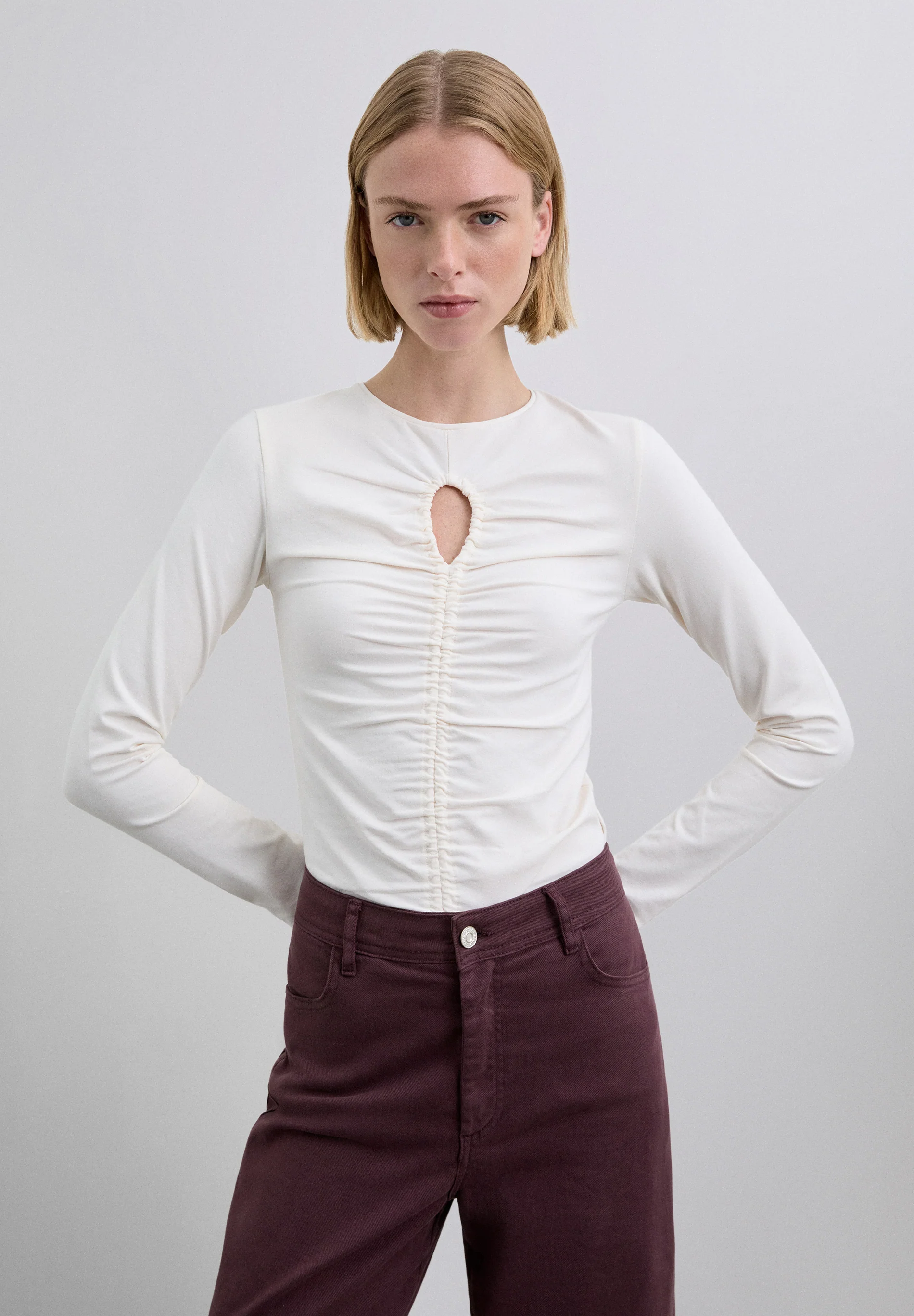 CAMISETA ABERTURA FRUNCES