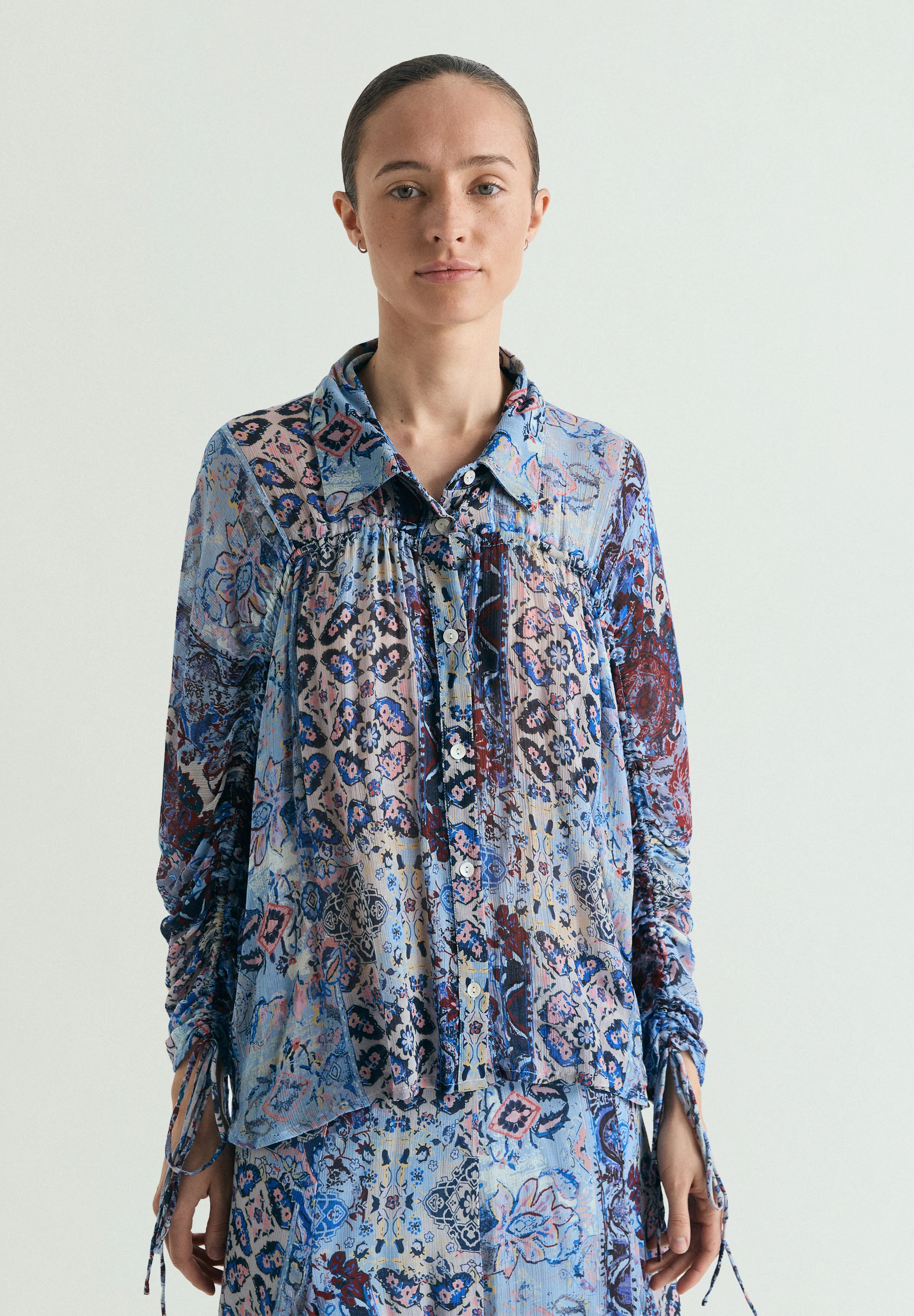 BLUSA FLUIDA ESTAMPADA - Image 2