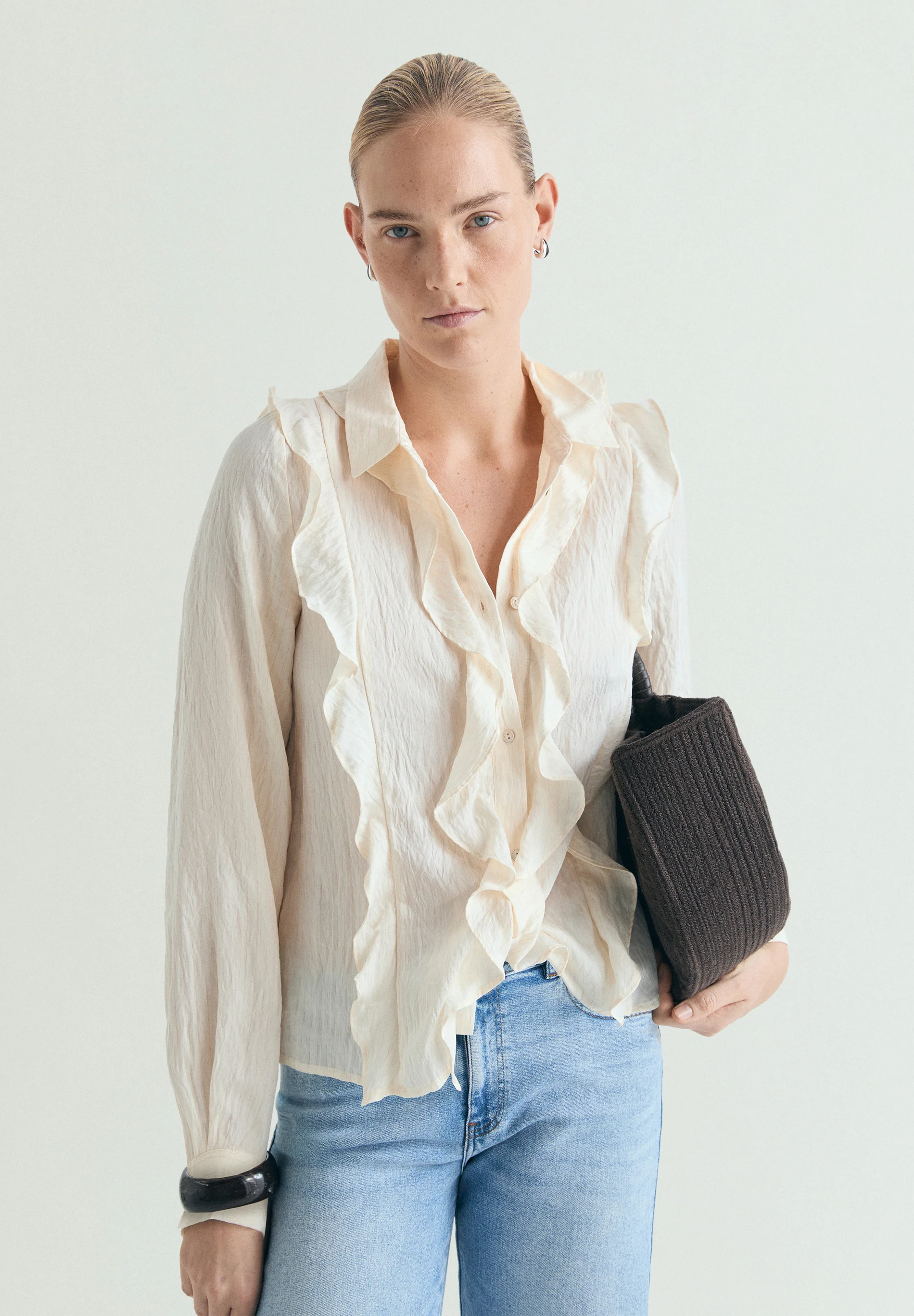 BLUSA DETALLE VOLANTES