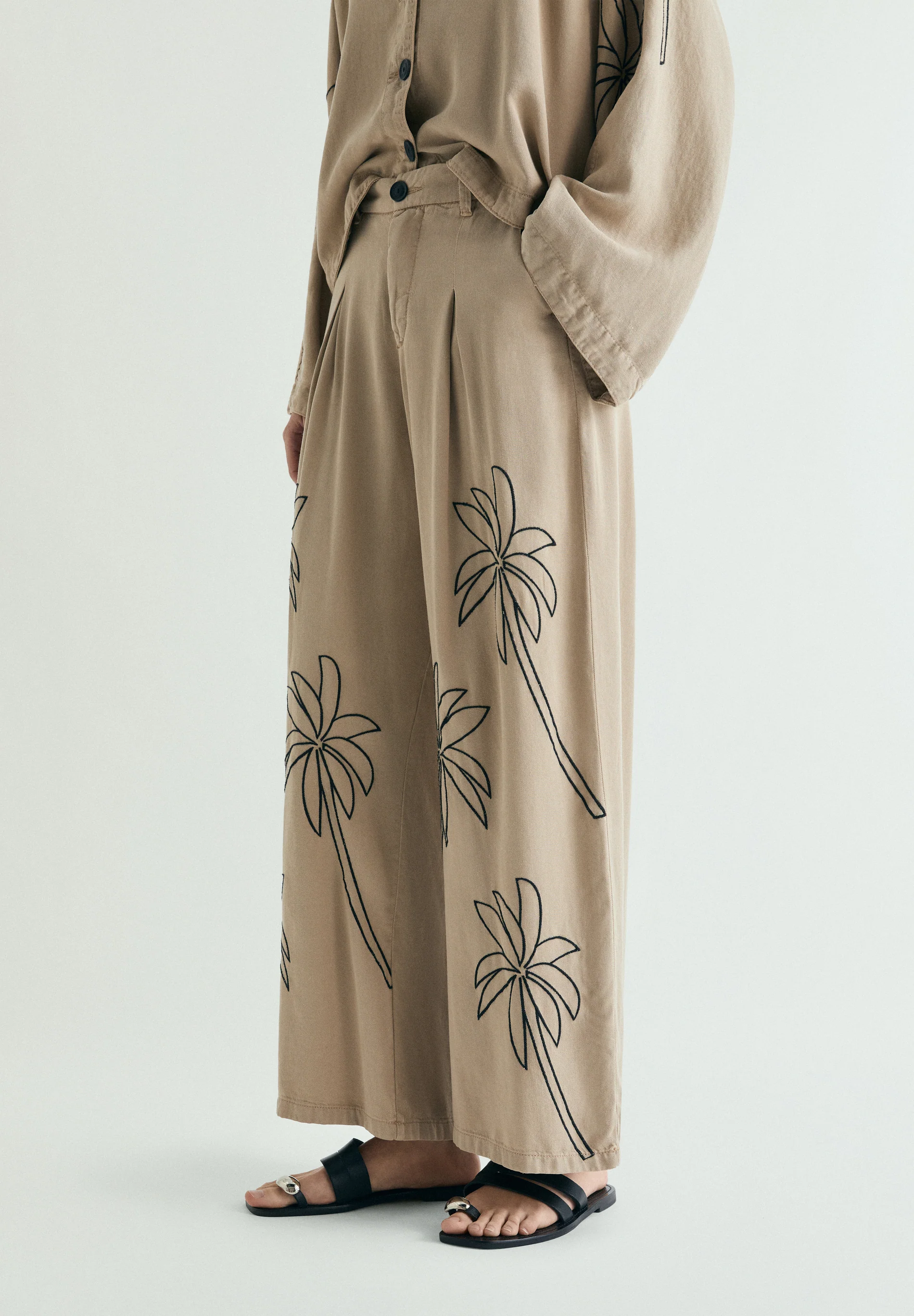 PANTALÓN FLUIDO BORDADO - Image 2