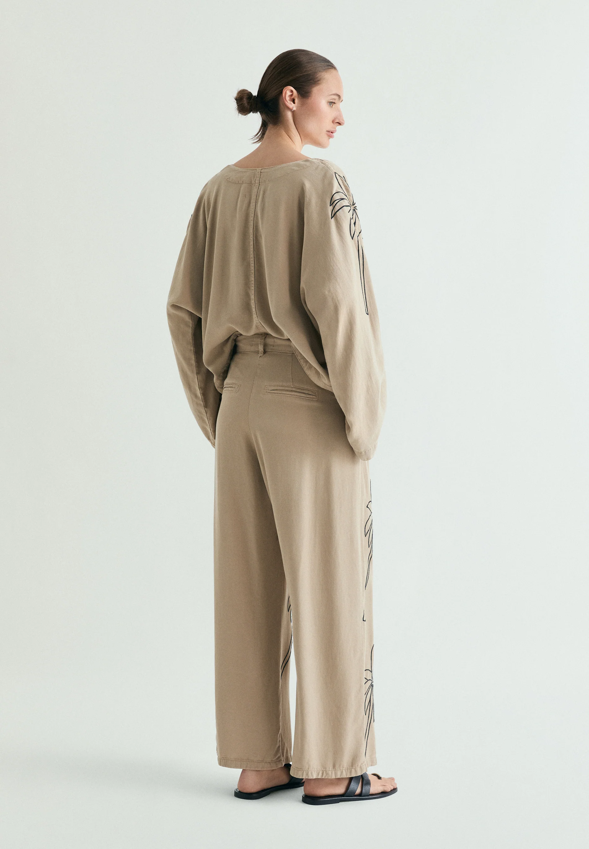 PANTALÓN FLUIDO BORDADO - Image 3