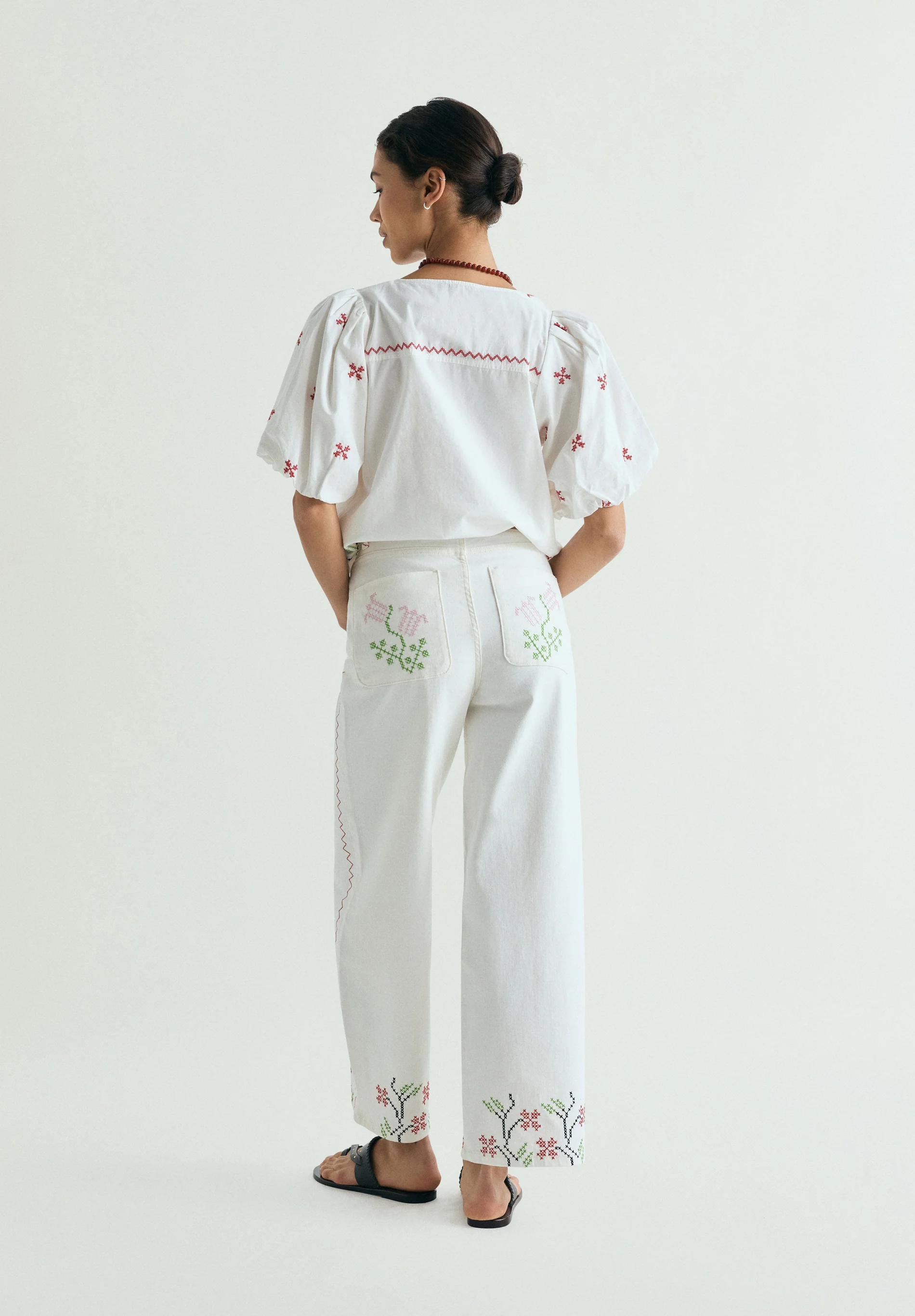 JEANS WIDE LEG BORDADOS FLORALES - Image 3